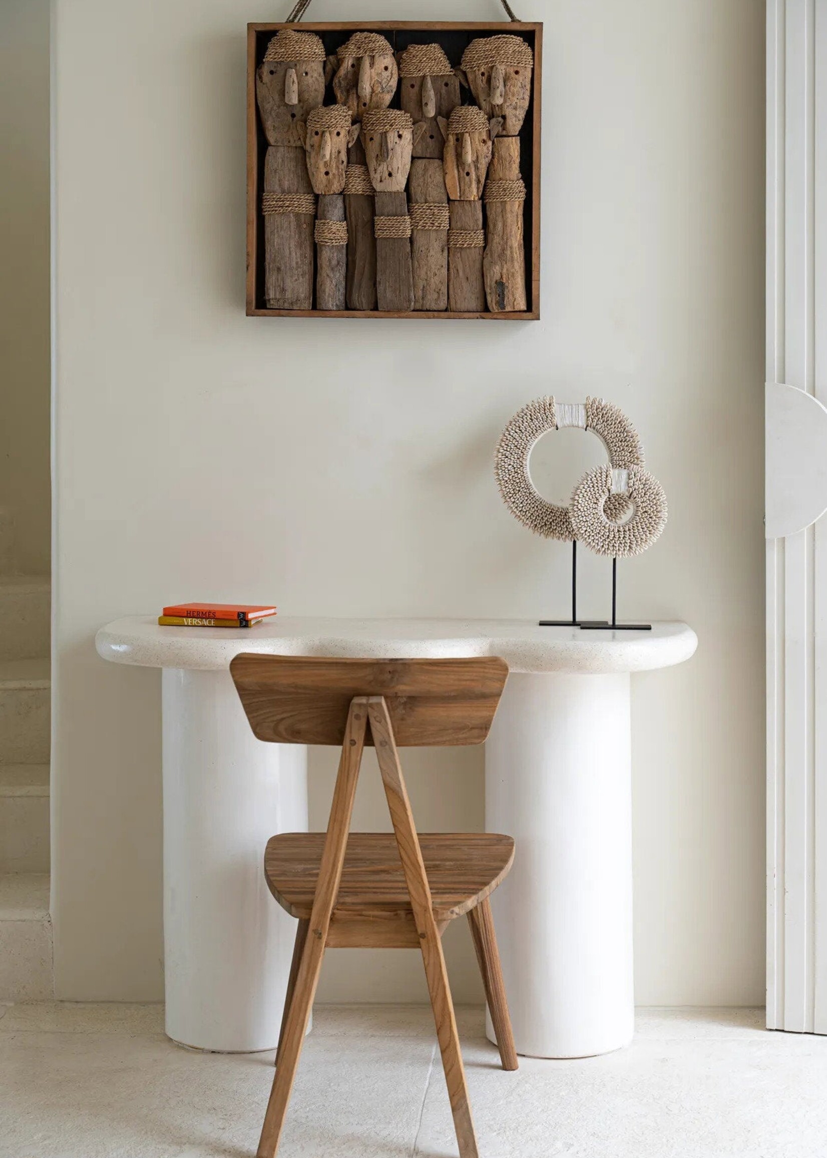 Bazar Bizar Antwerp The Papua Shell Disc on Stand - White - M