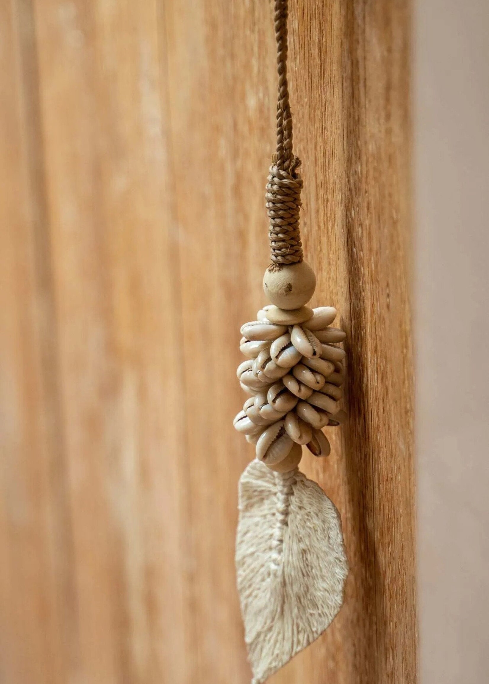 Bazar Bizar Antwerp The Leaf & Shell Tassel - Natural