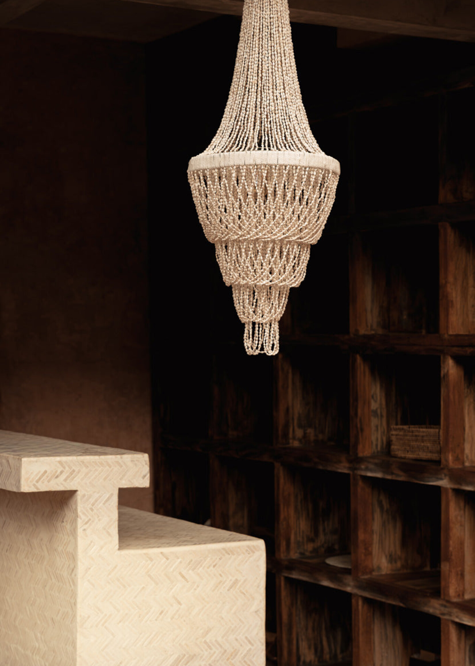 Bazar Bizar Antwerp The Ocean Tower Shell Chandelier - Natural - L