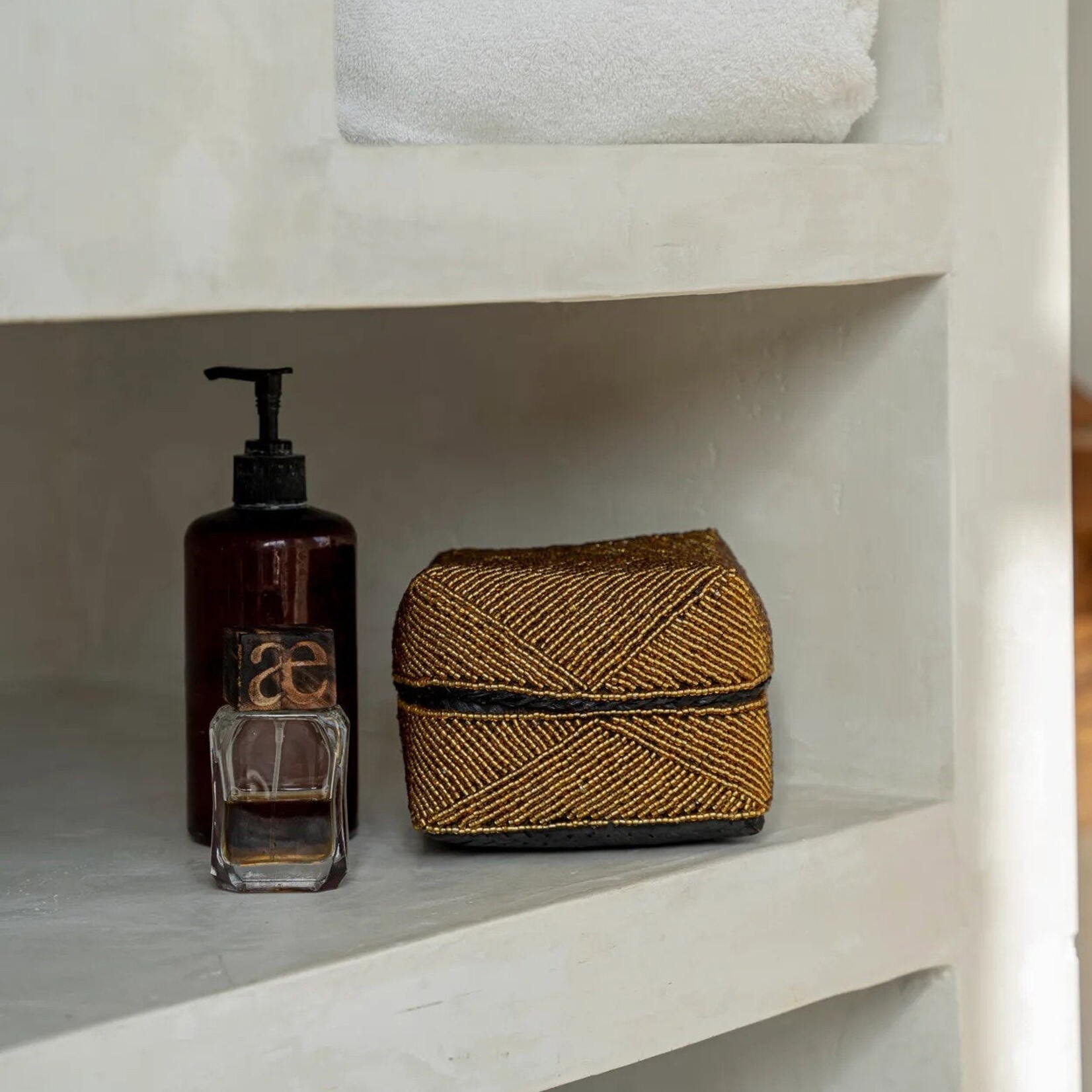 Bazar Bizar Antwerp The Beaded Basket - Gold - L