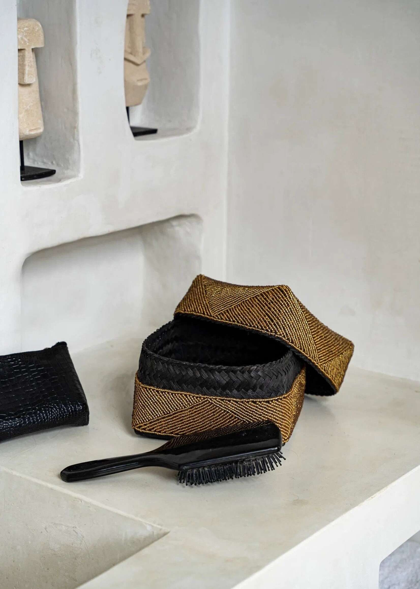 Bazar Bizar Antwerp The Beaded Basket - Gold - L