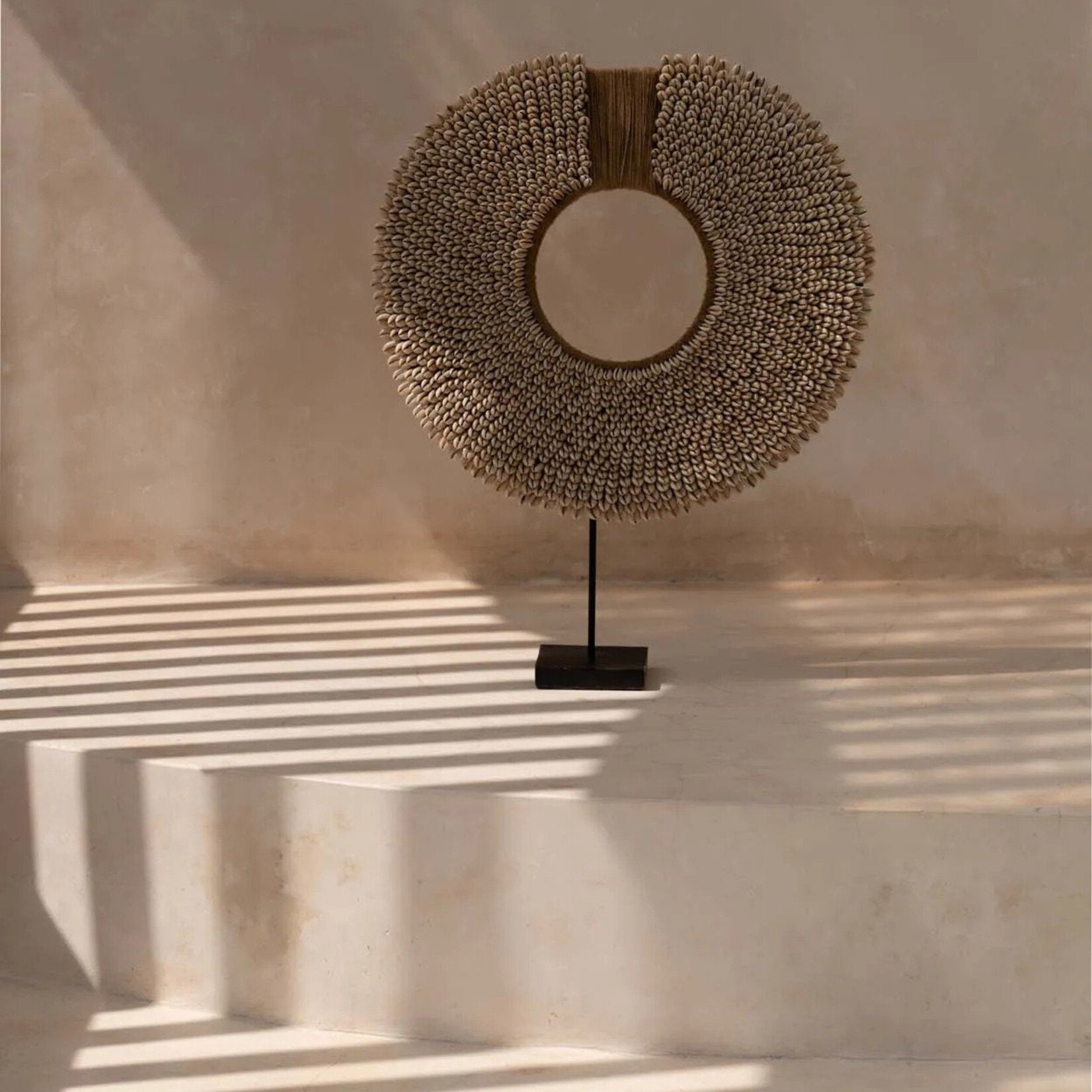 Bazar Bizar Antwerp The Shell Corsica on Stand - Natural