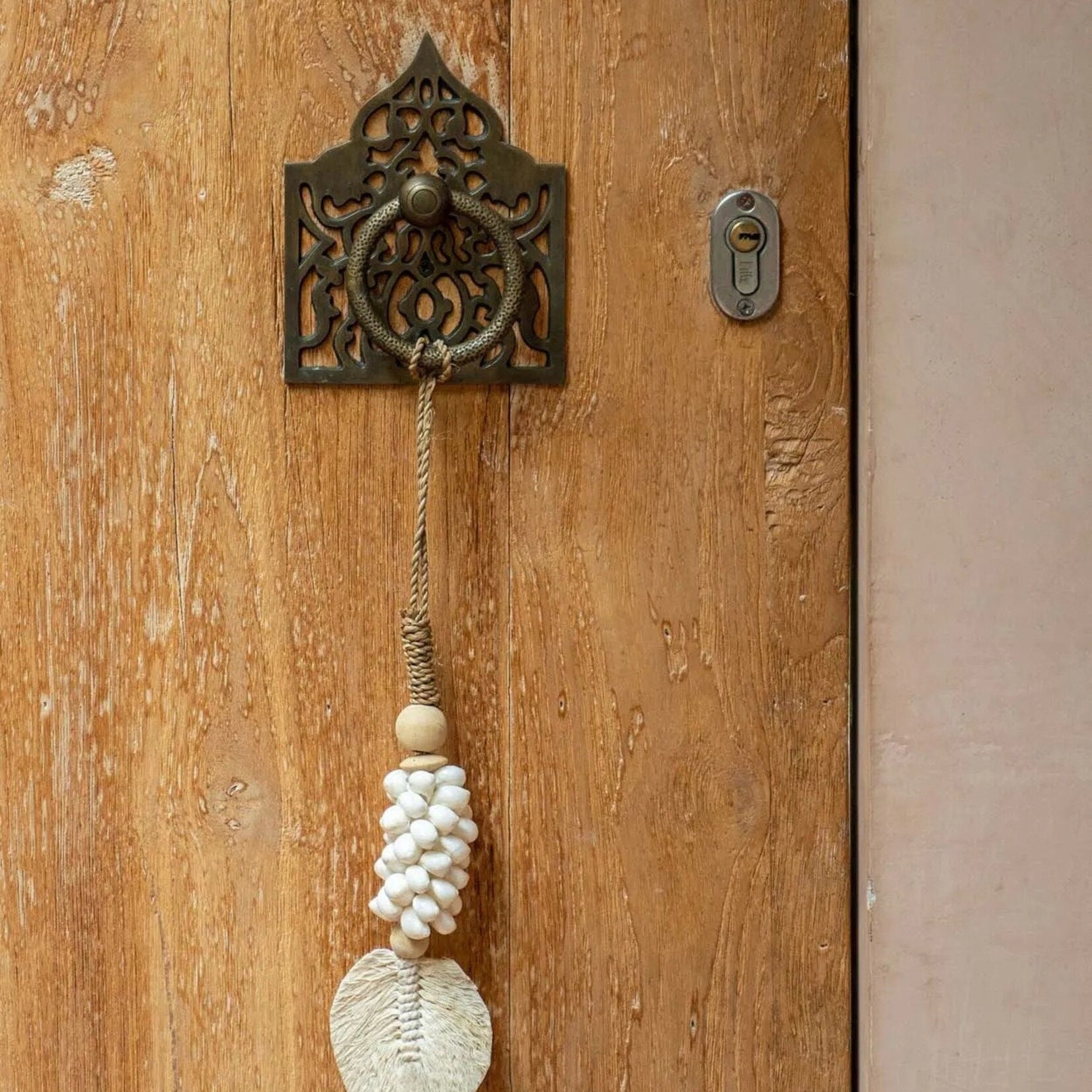 Bazar Bizar Antwerp The Leaf & Shell Tassel - White