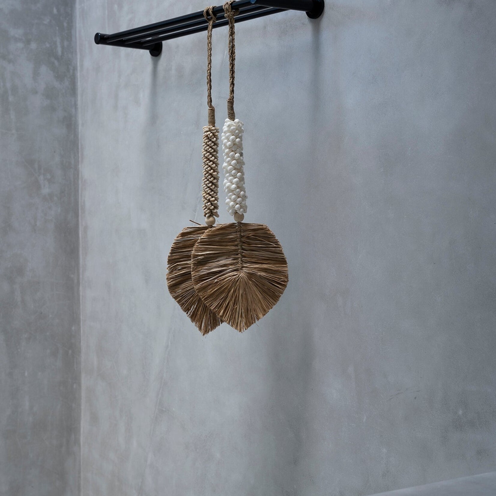 Bazar Bizar Antwerp The Raffia Shell Tassel - White Natural