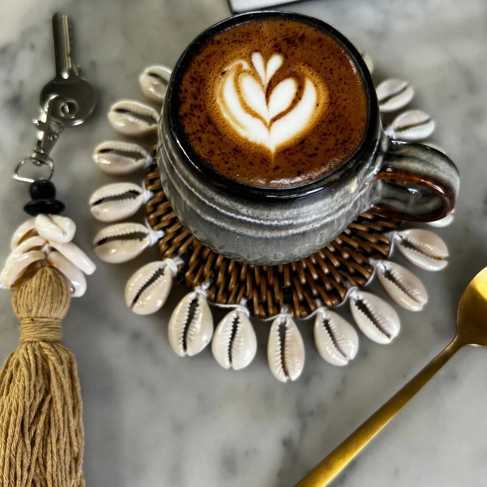 Bazar Bizar Antwerp The Cowrie Tassel Keychain - Mocca