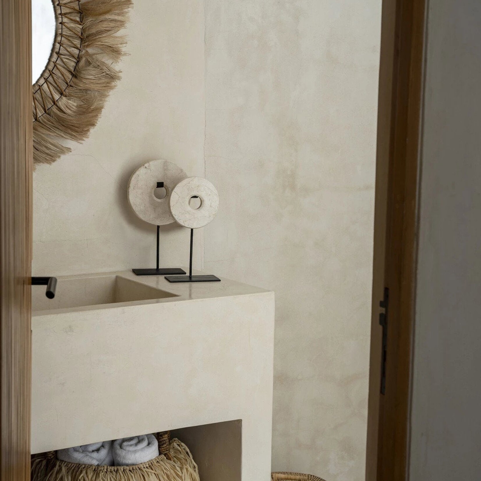 Bazar Bizar Antwerp The Marble Disc on Stand - White - S