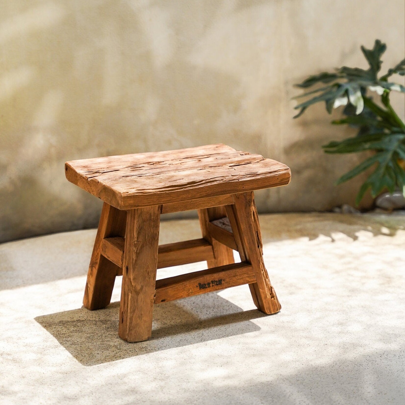 Bazar Bizar Antwerp The Yoke Stool - Natural - S