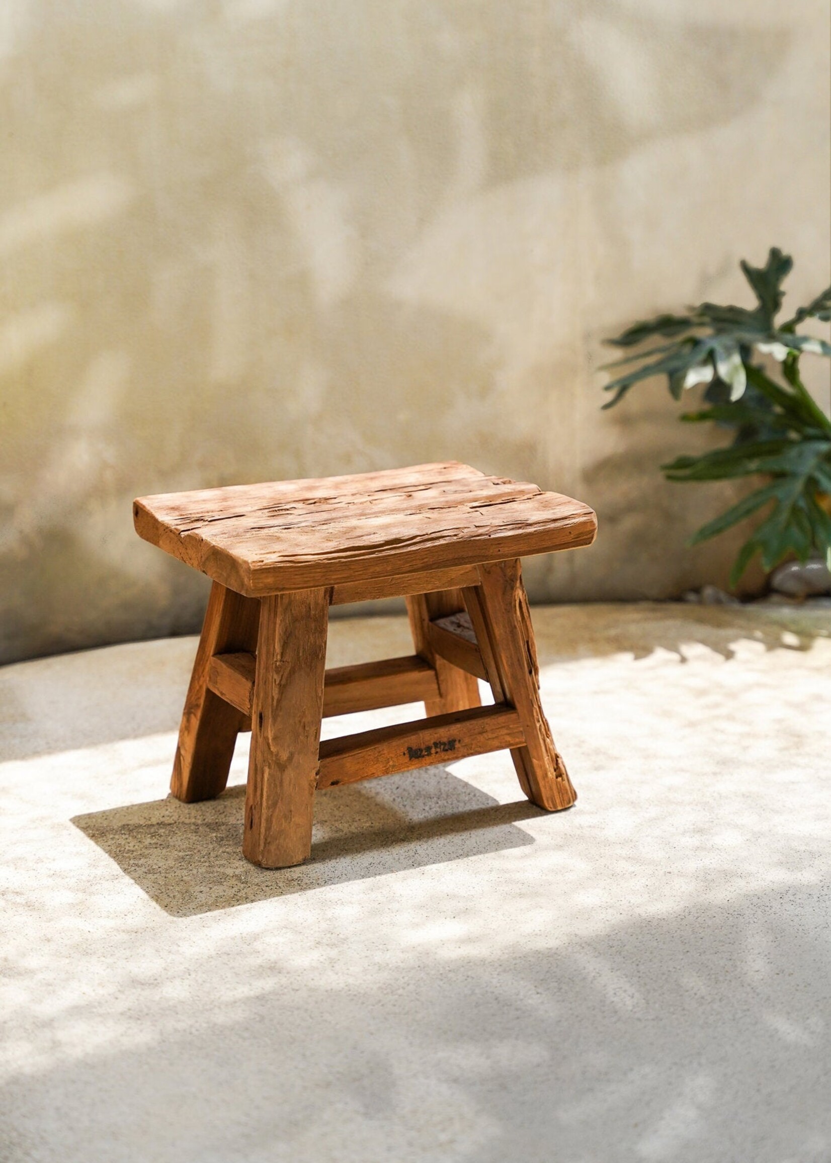 Bazar Bizar Antwerp The Yoke Stool - Natural - S