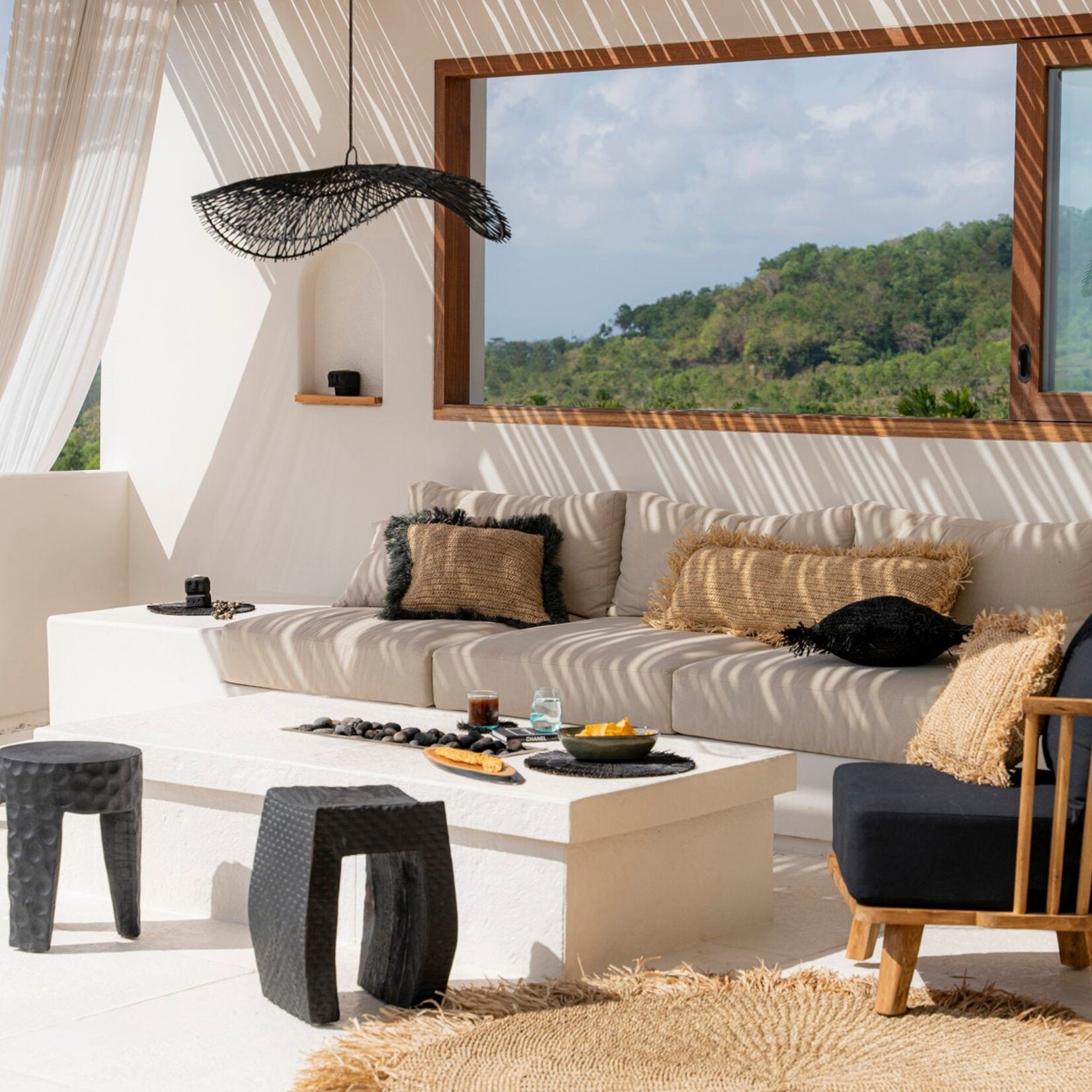 Bazar Bizar Antwerp The Paramo Stool - Black