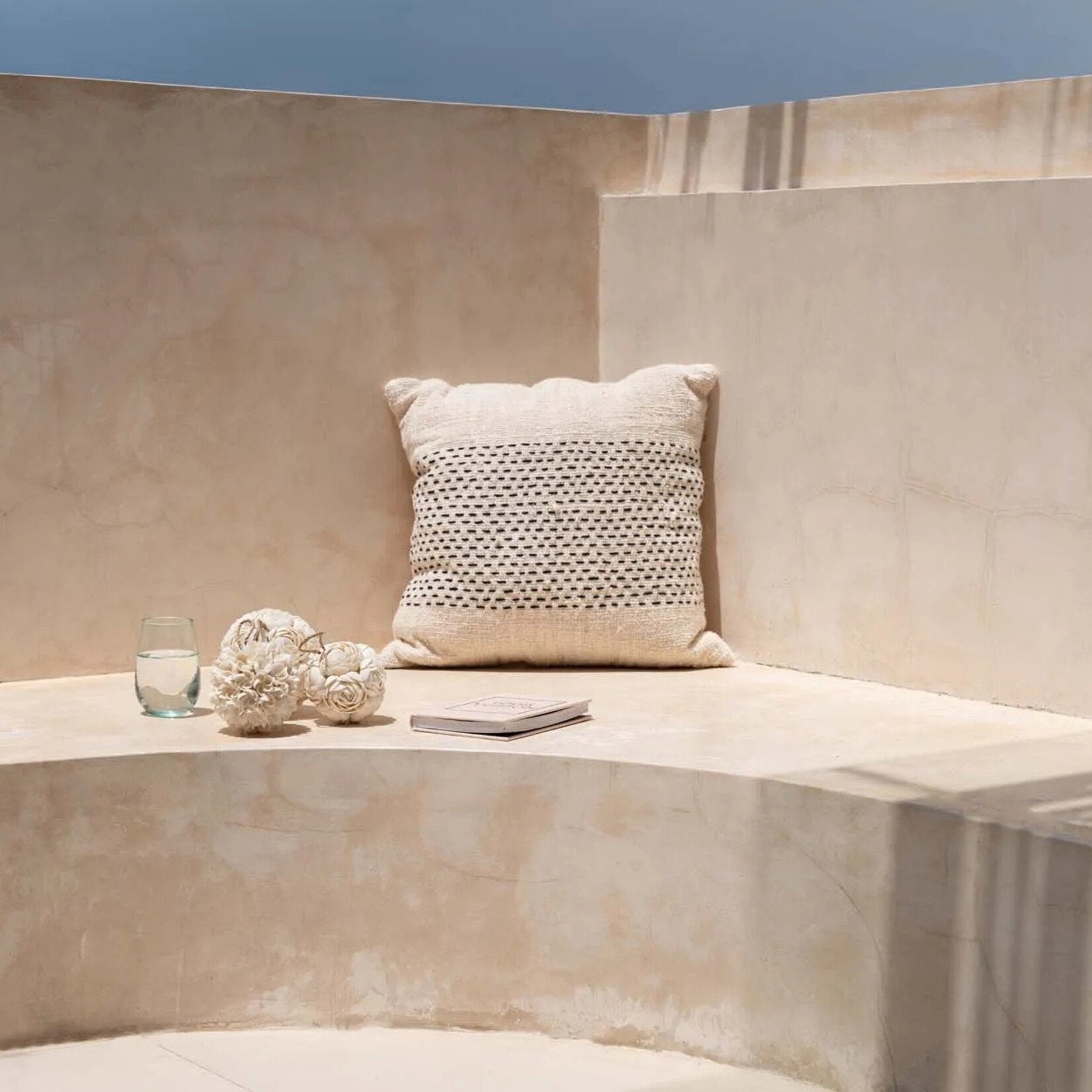 Bazar Bizar Antwerp The Rose Shell Ball - White - M