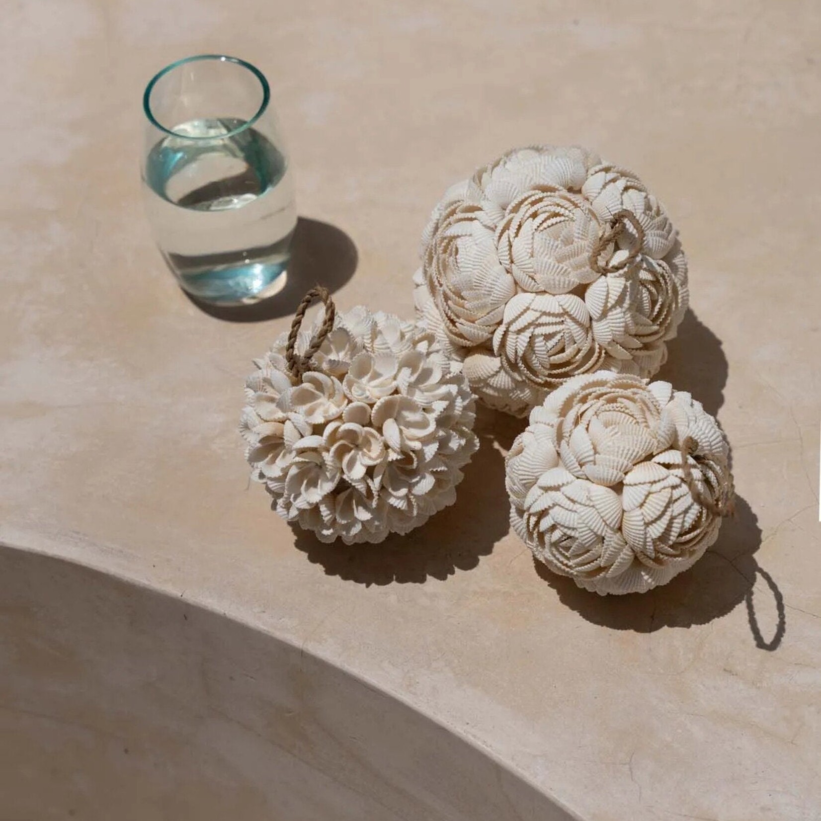 Bazar Bizar Antwerp The Rose Shell Ball - White - M