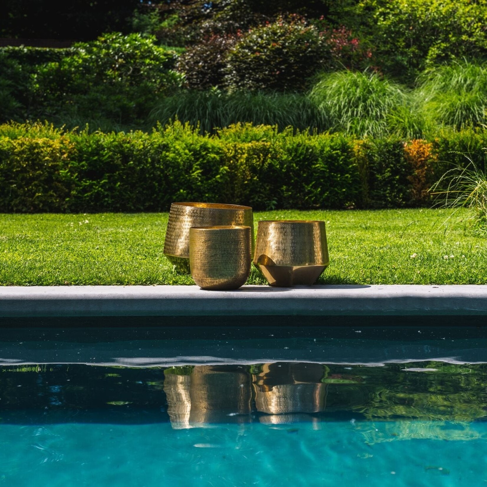 Bazar Bizar Antwerp The Hammered Planter - Brass - XL