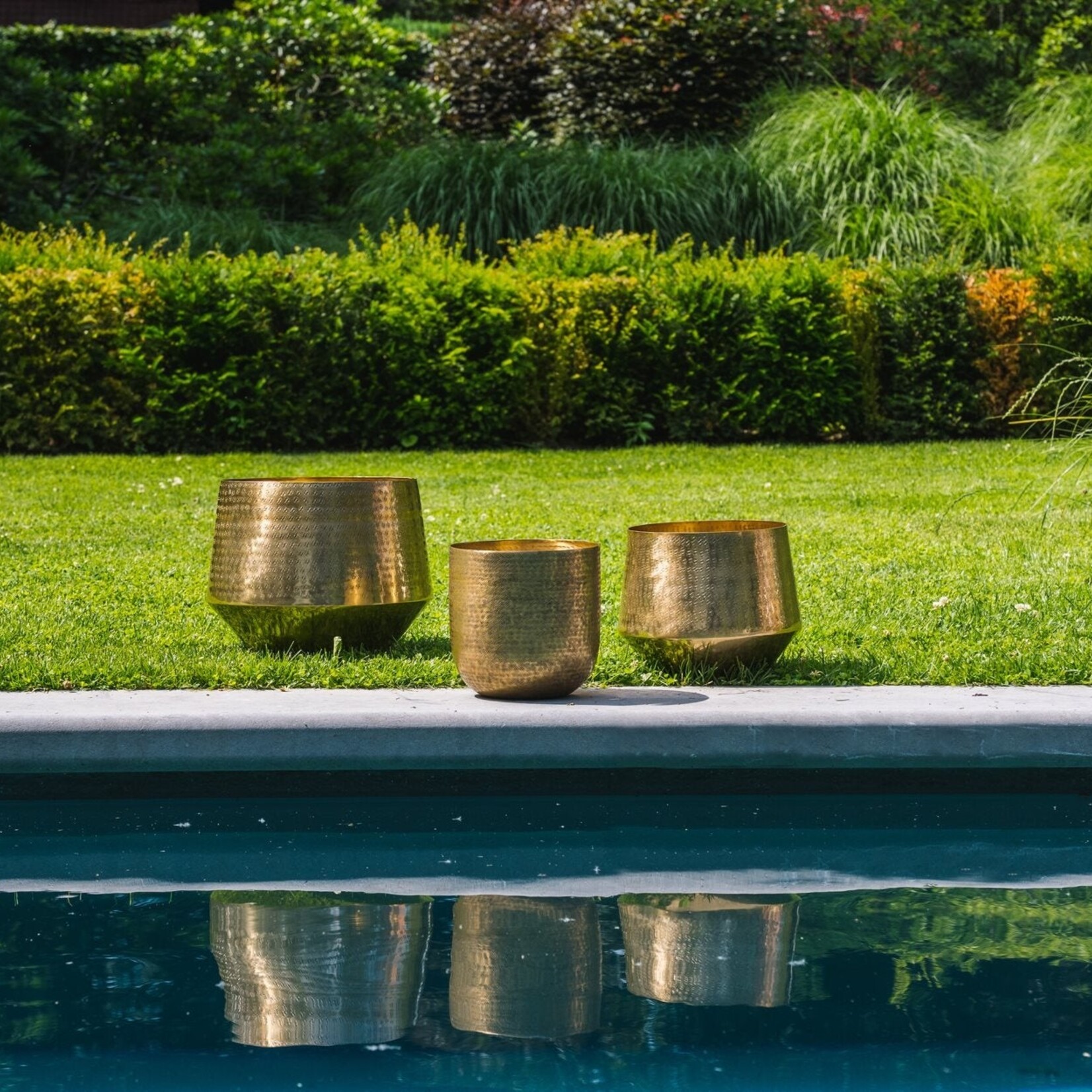 Bazar Bizar Antwerp The Hammered Planter - Brass - XL