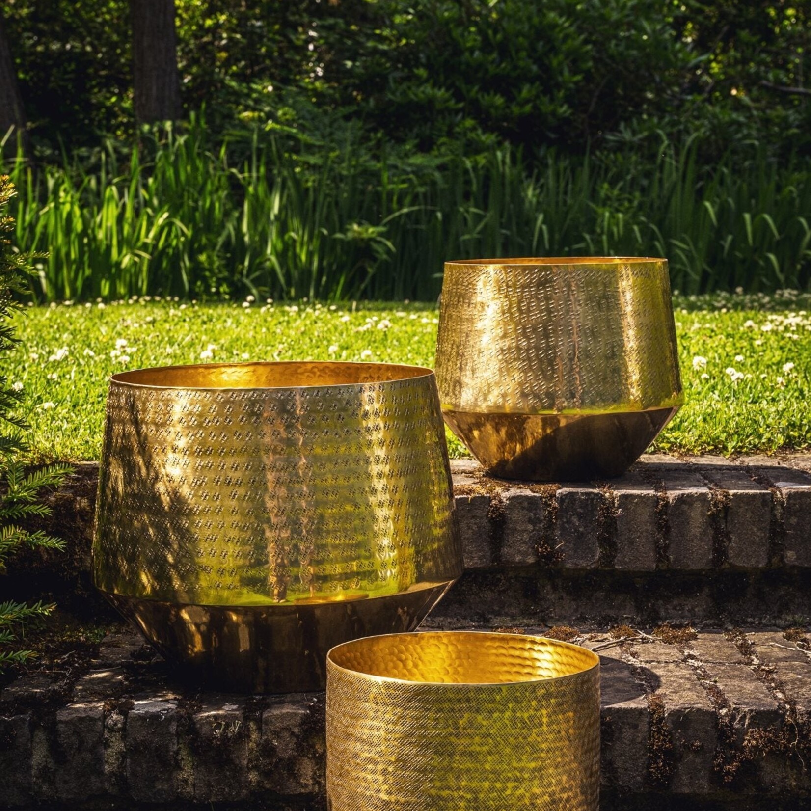 Bazar Bizar Antwerp The Hammered Planter - Brass - XL