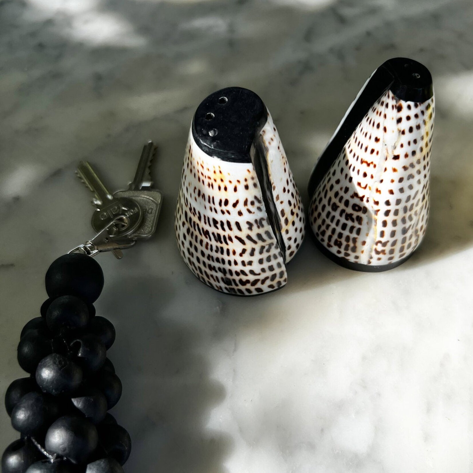 Bazar Bizar Antwerp The Wooden Beads Keychain - Black