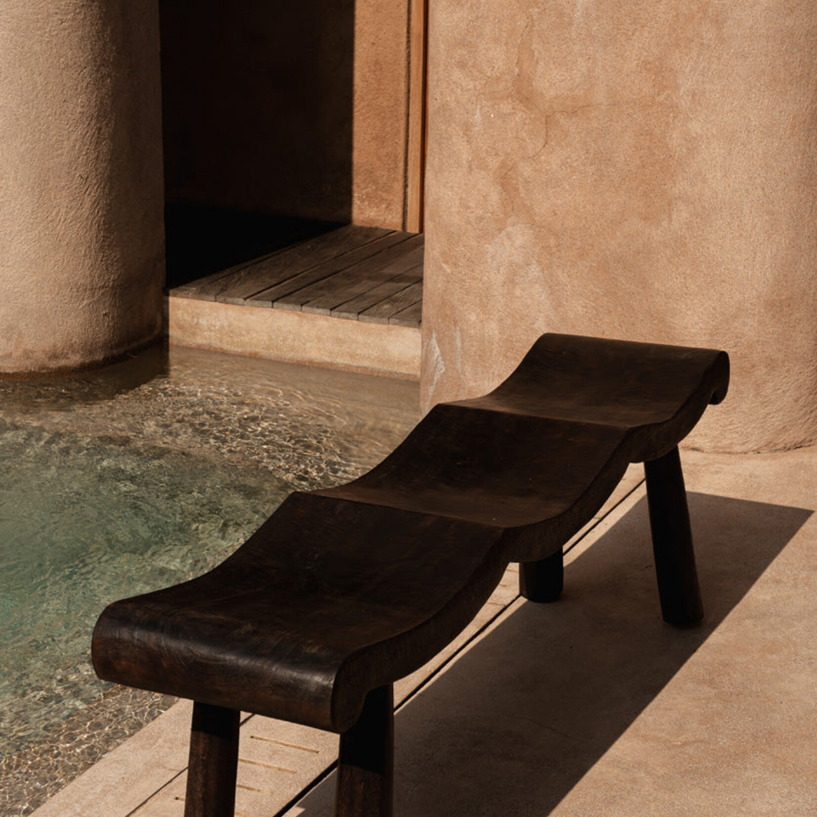 Bazar Bizar Antwerp The Lombok Wave Bench - Dark Walnut - M