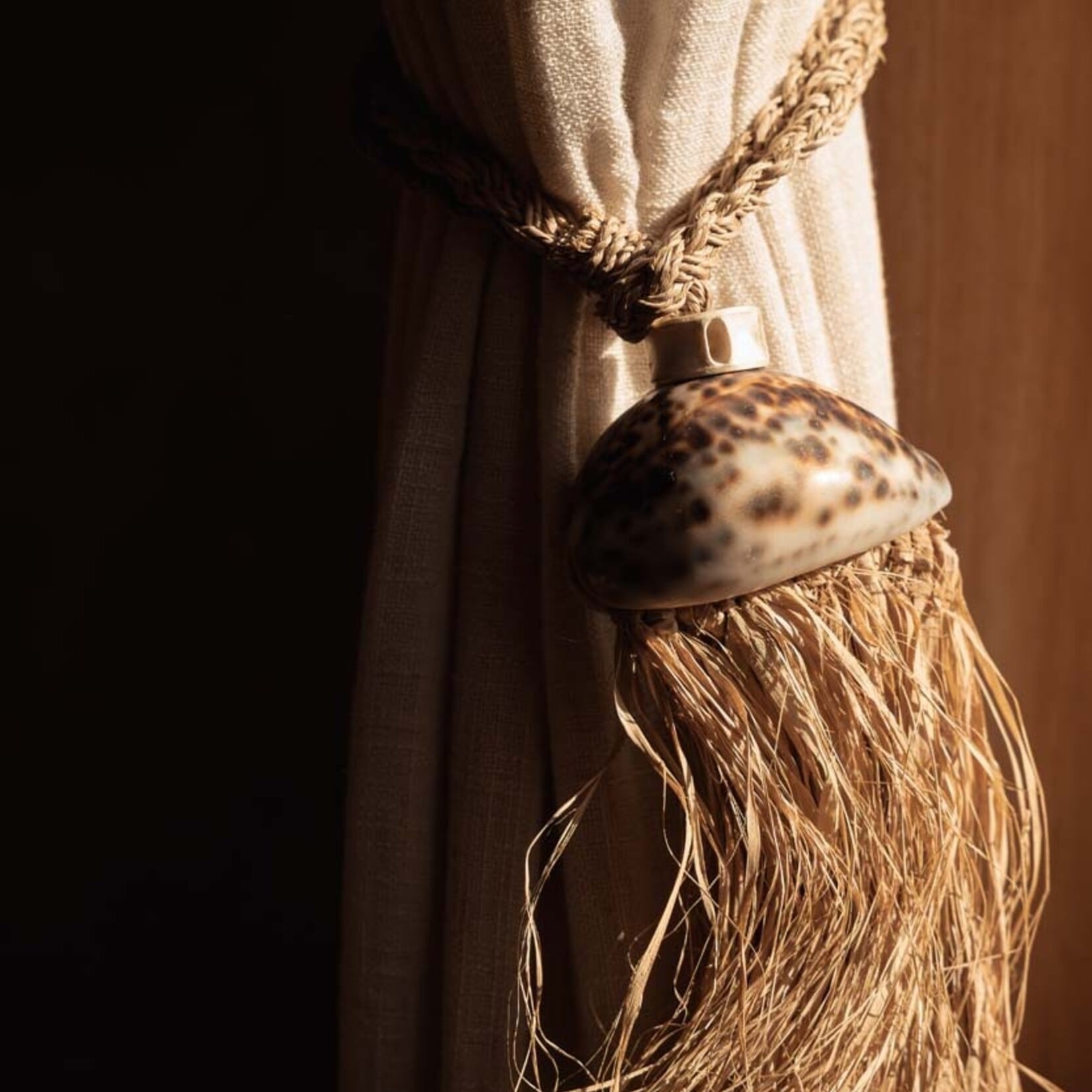 Bazar Bizar Antwerp The Raffia Lupina Tassel - Natural
