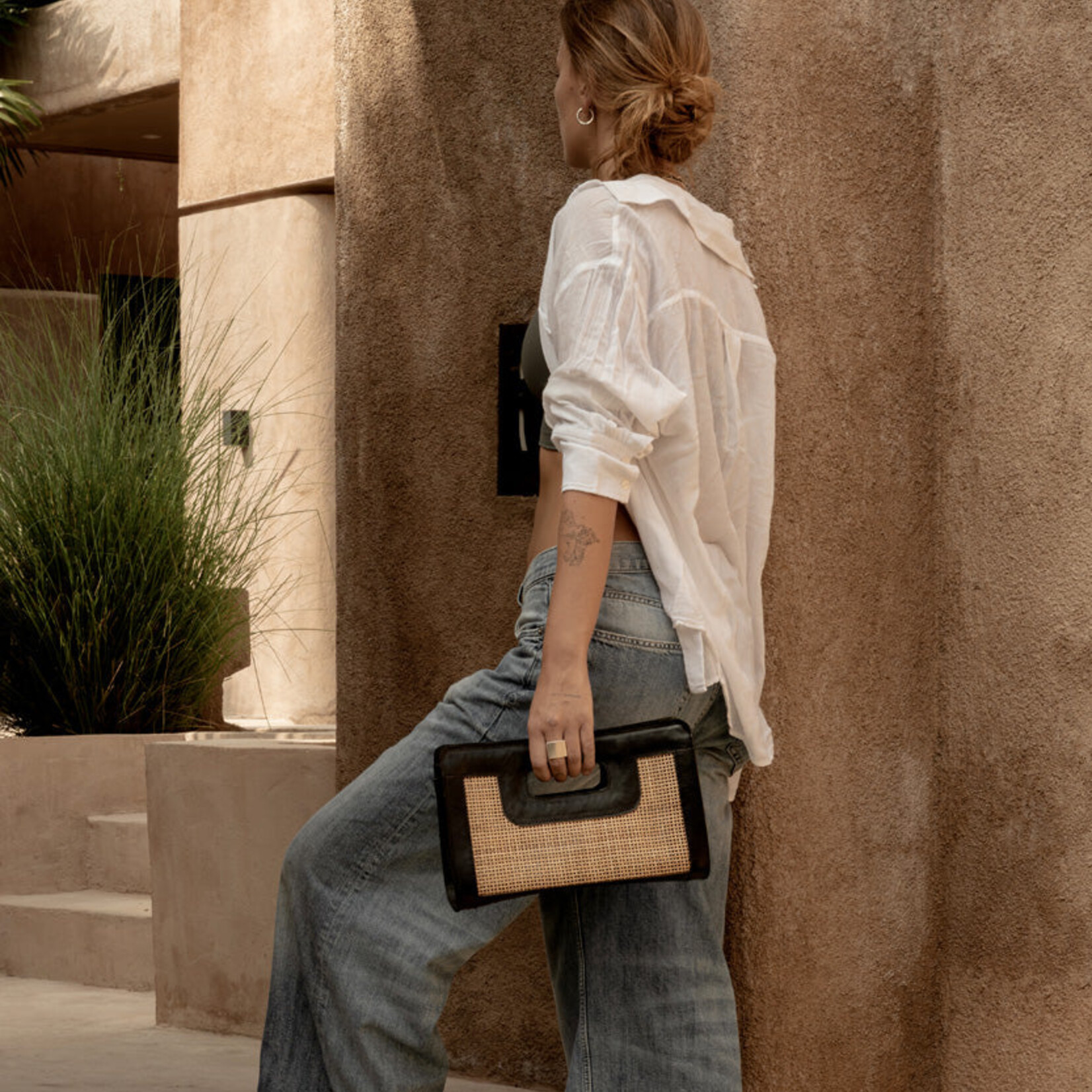 Bazar Bizar Antwerp The Riviera Noir Clutch - Natural Black