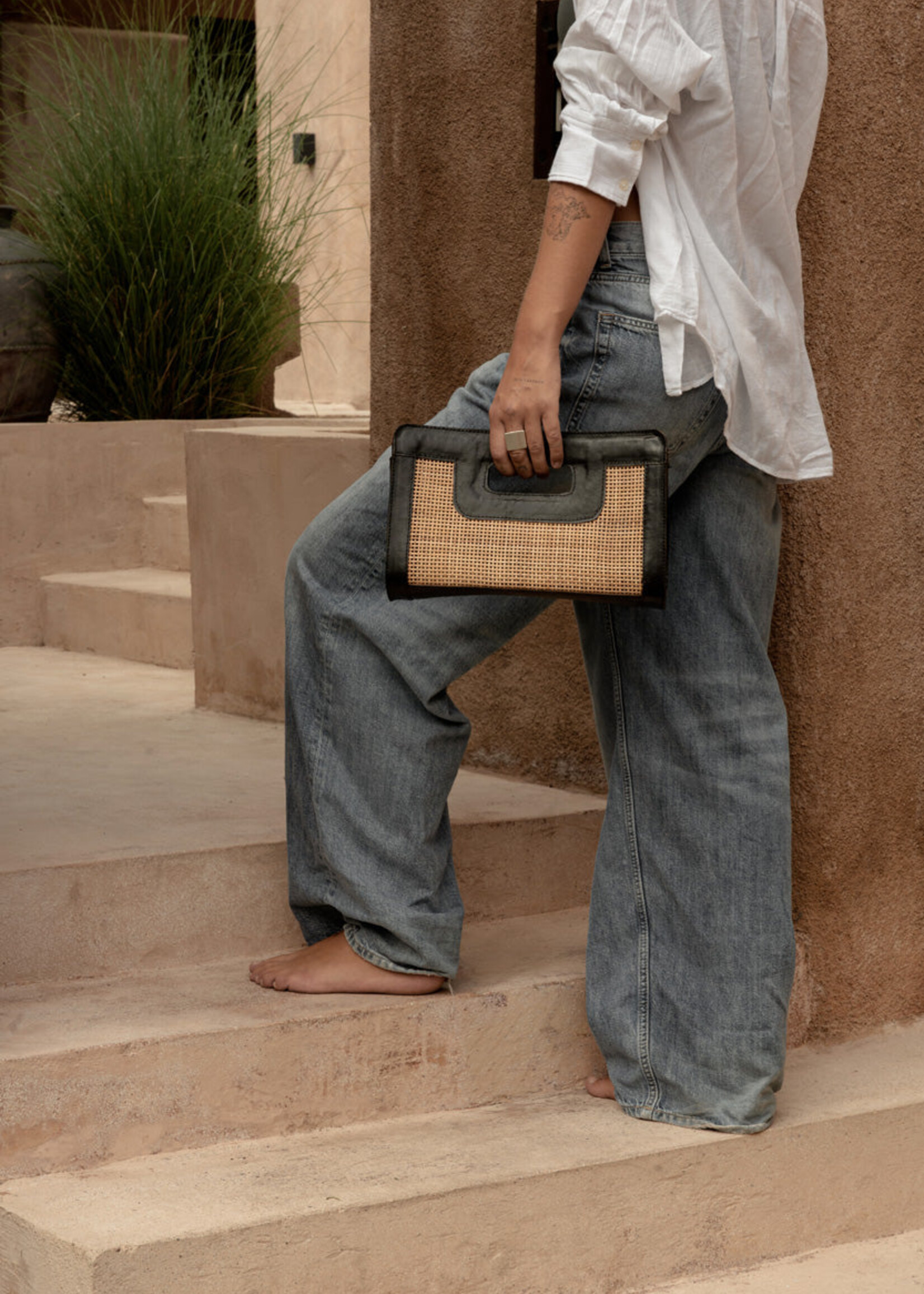 Bazar Bizar Antwerp The Riviera Noir Clutch - Natural Black