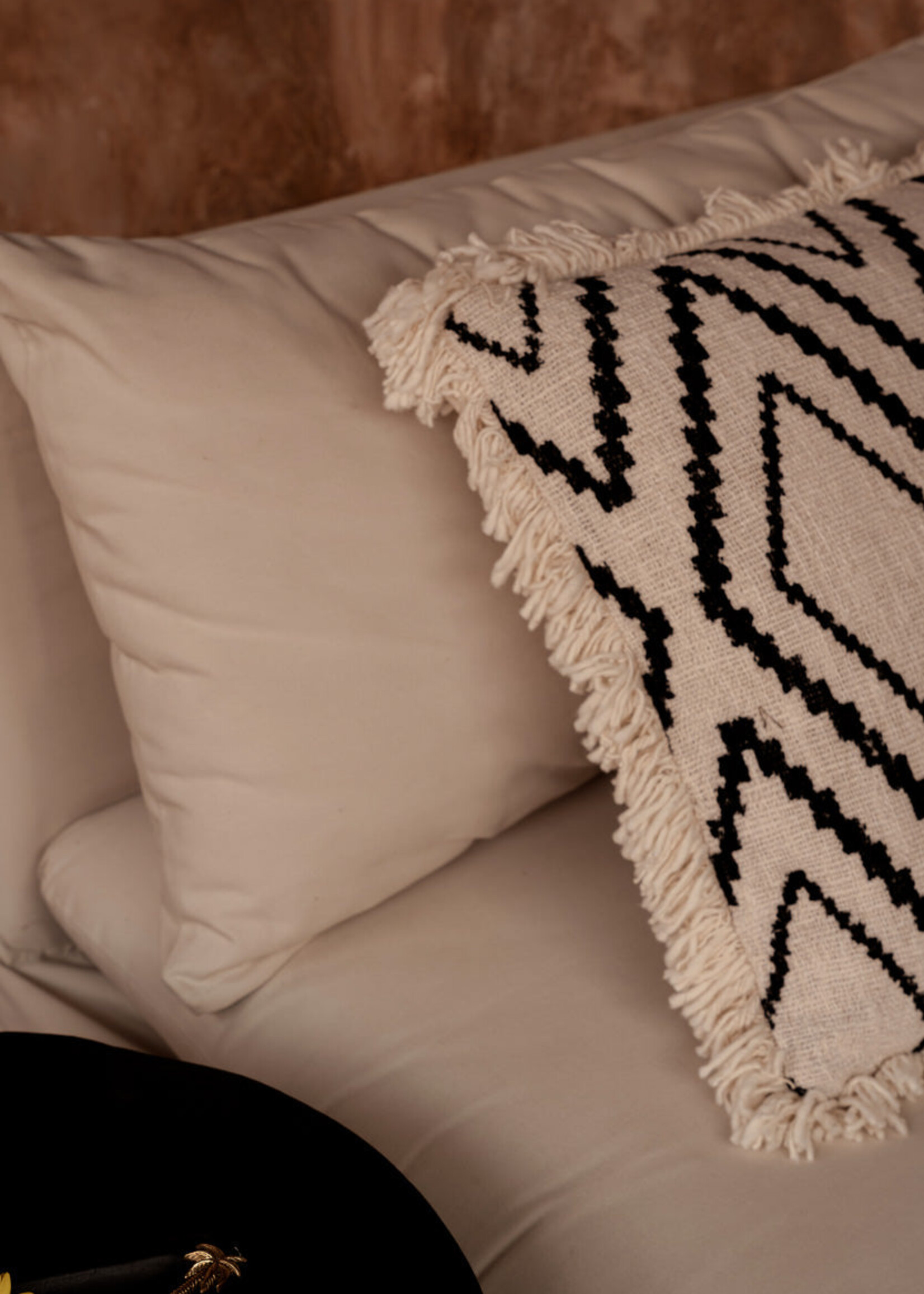Bazar Bizar Antwerp The Sahara Diamond Cushion Cover - Natural Black
