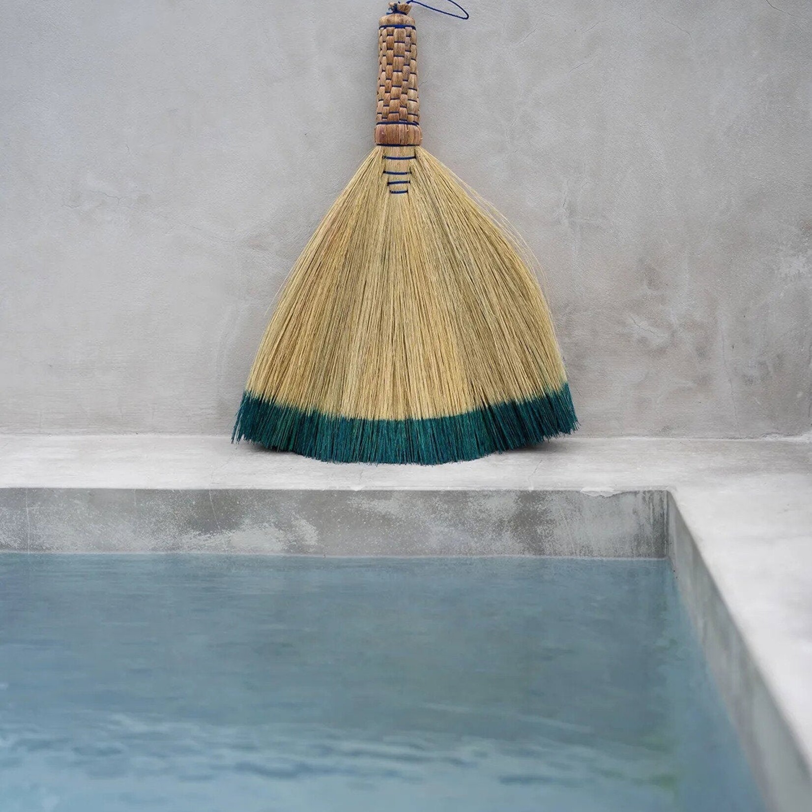 Bazar Bizar The Sweeping Brush - Natural Turquoise