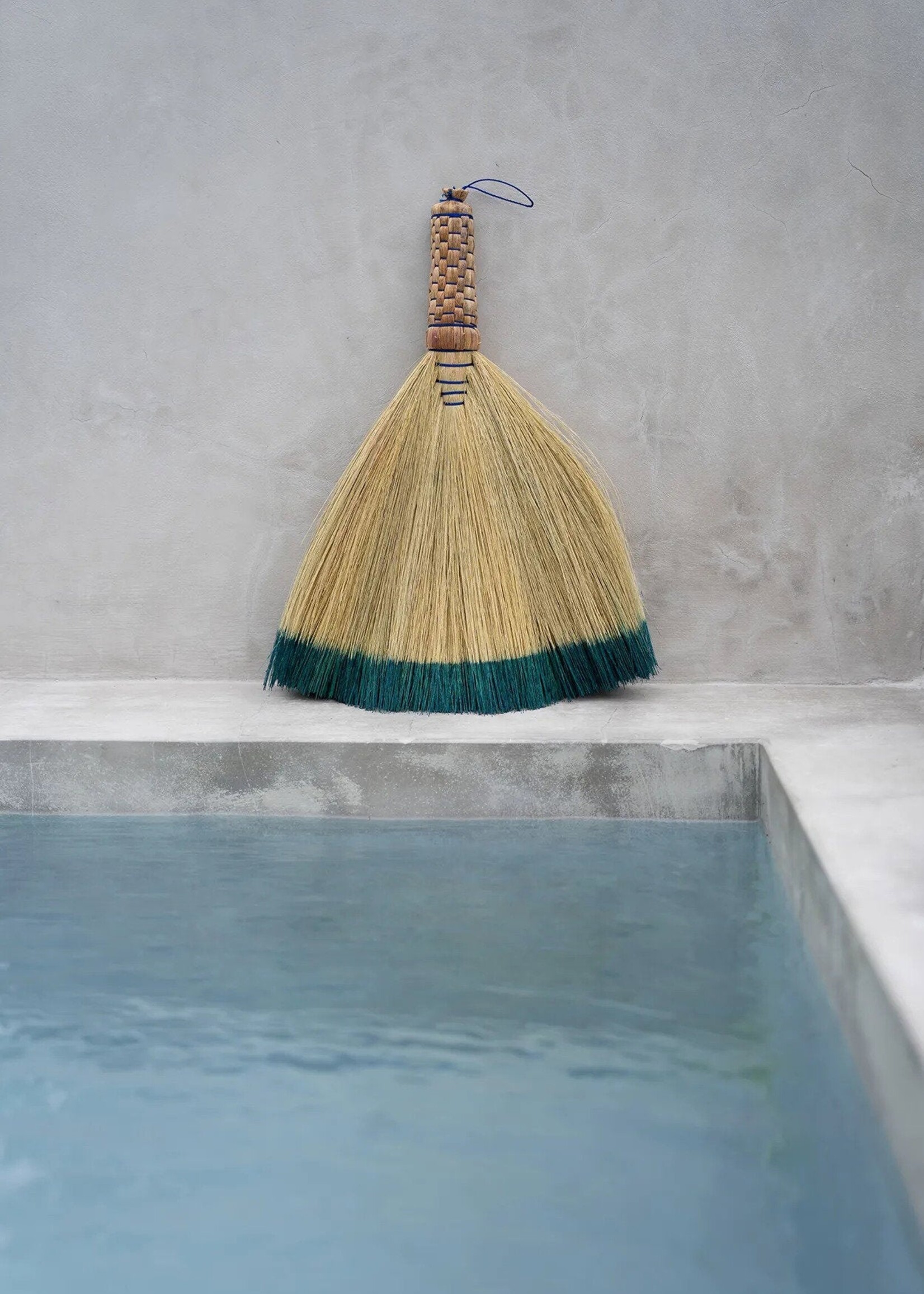 Bazar Bizar The Sweeping Brush - Natural Turquoise