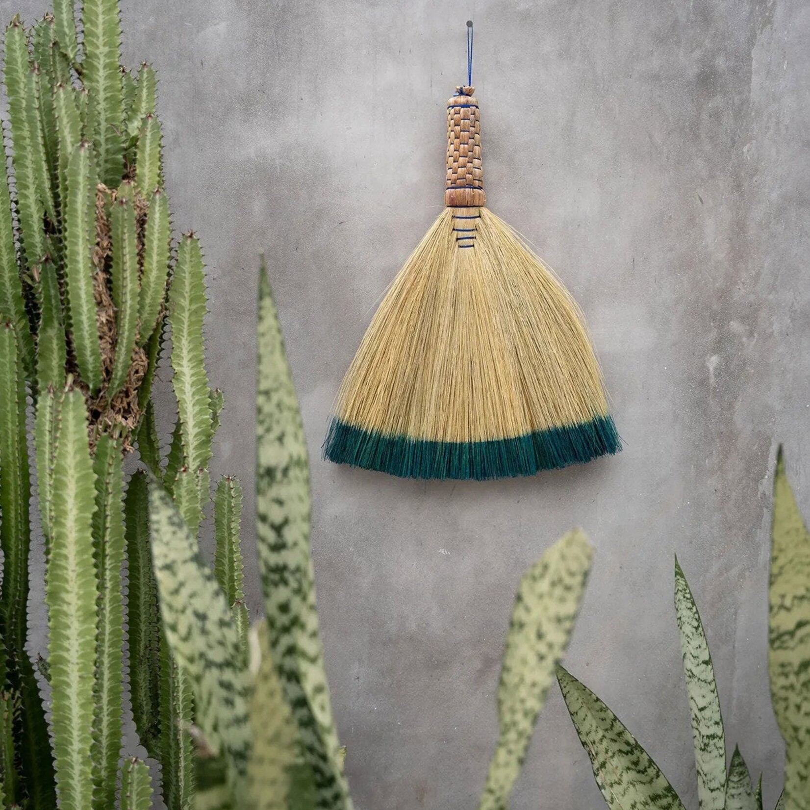 Bazar Bizar The Sweeping Brush - Natural Turquoise