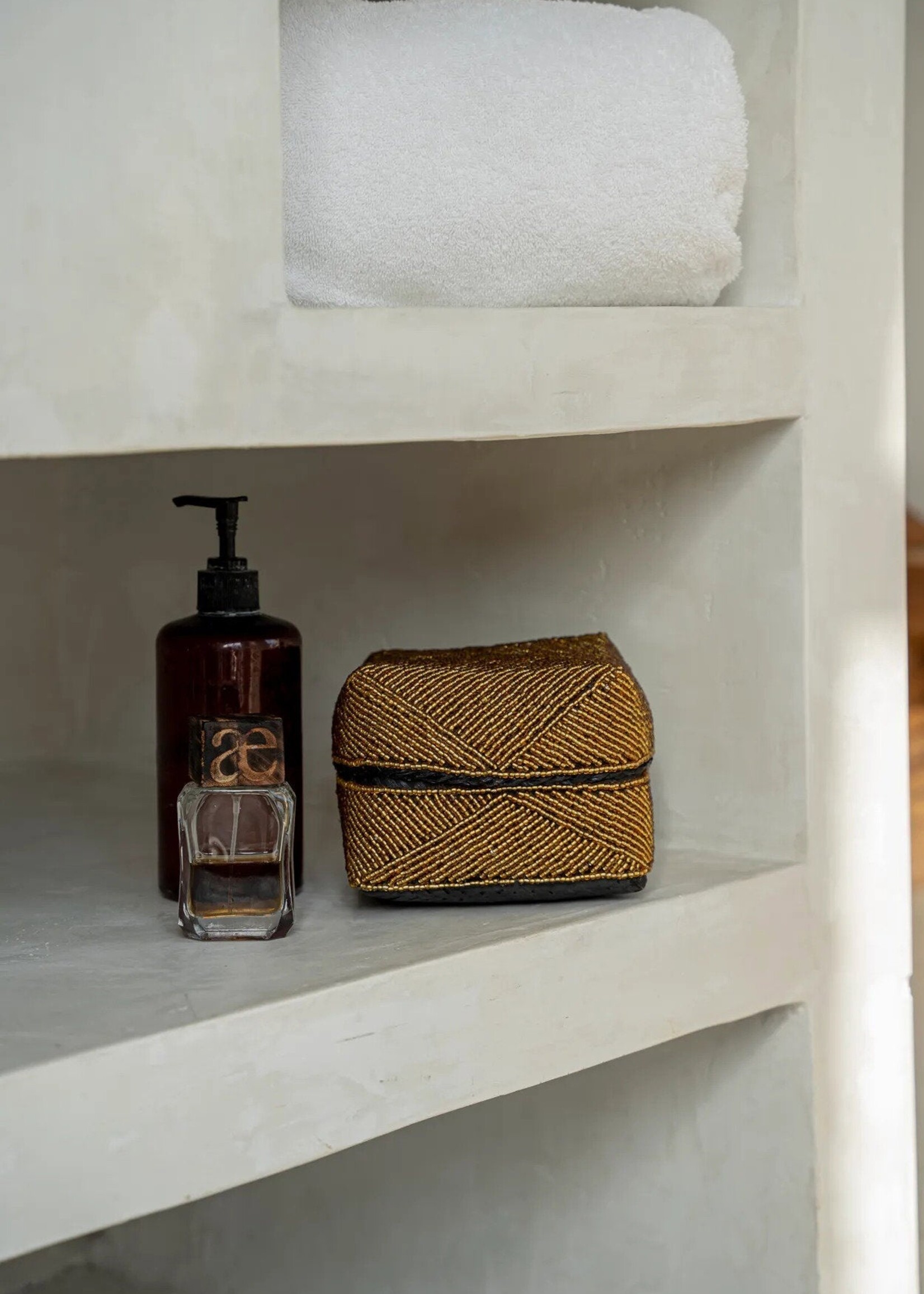 Bazar Bizar Antwerp The Beaded Basket - Gold - S