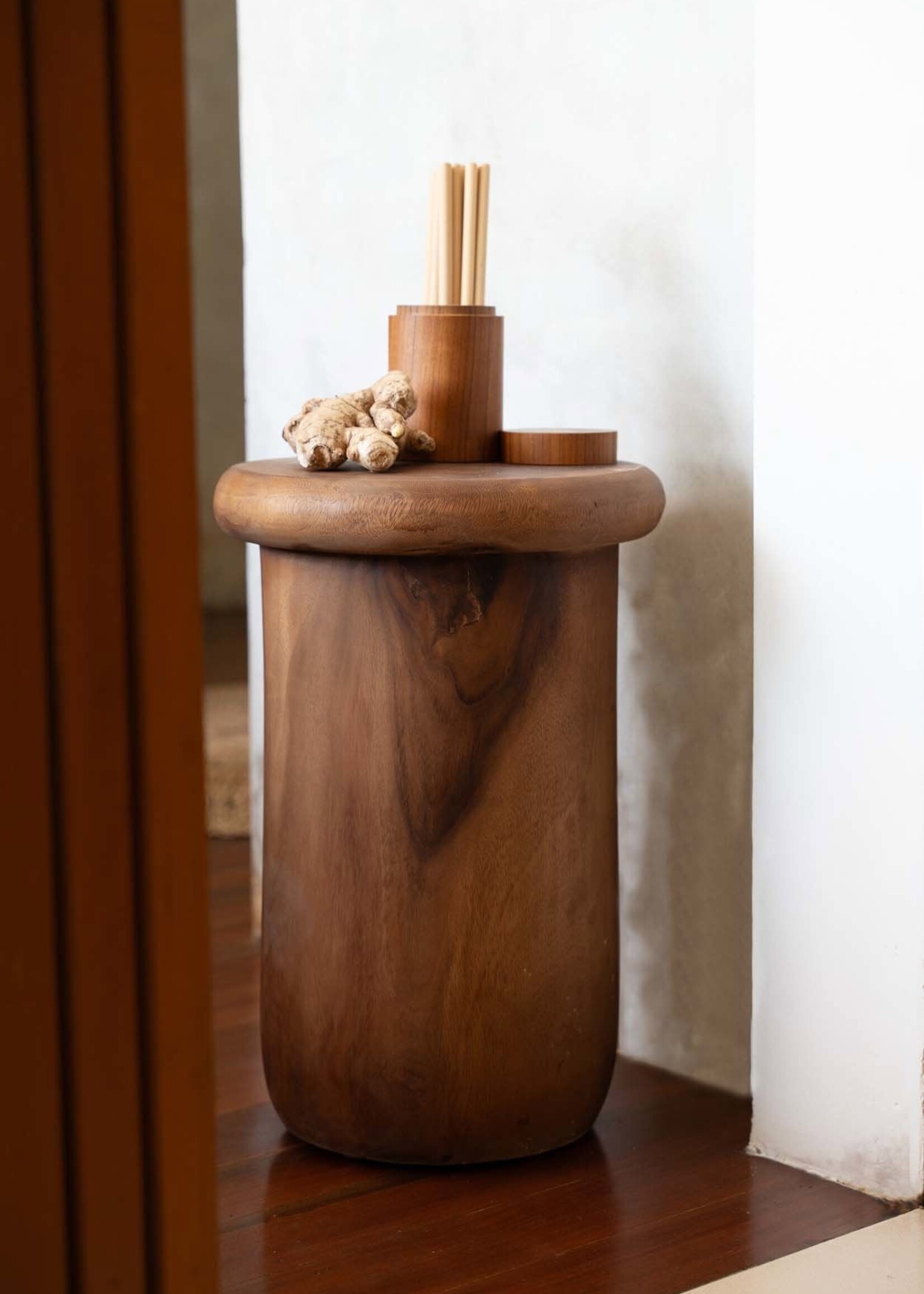 Bazar Bizar Antwerp The Killa Stool - Natural