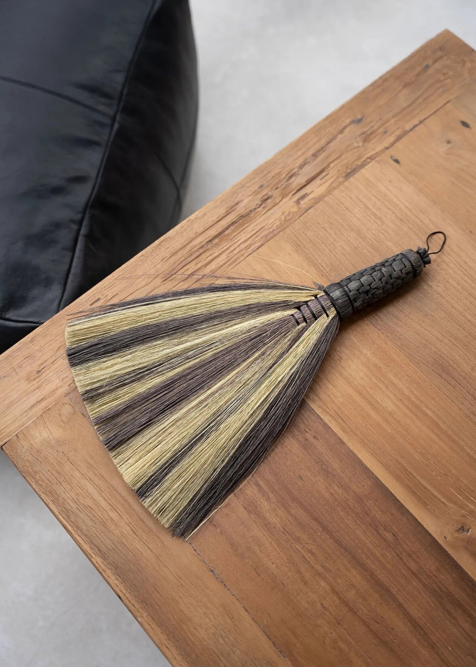 Bazar Bizar Antwerp The Sweeping Brush - Black Natural