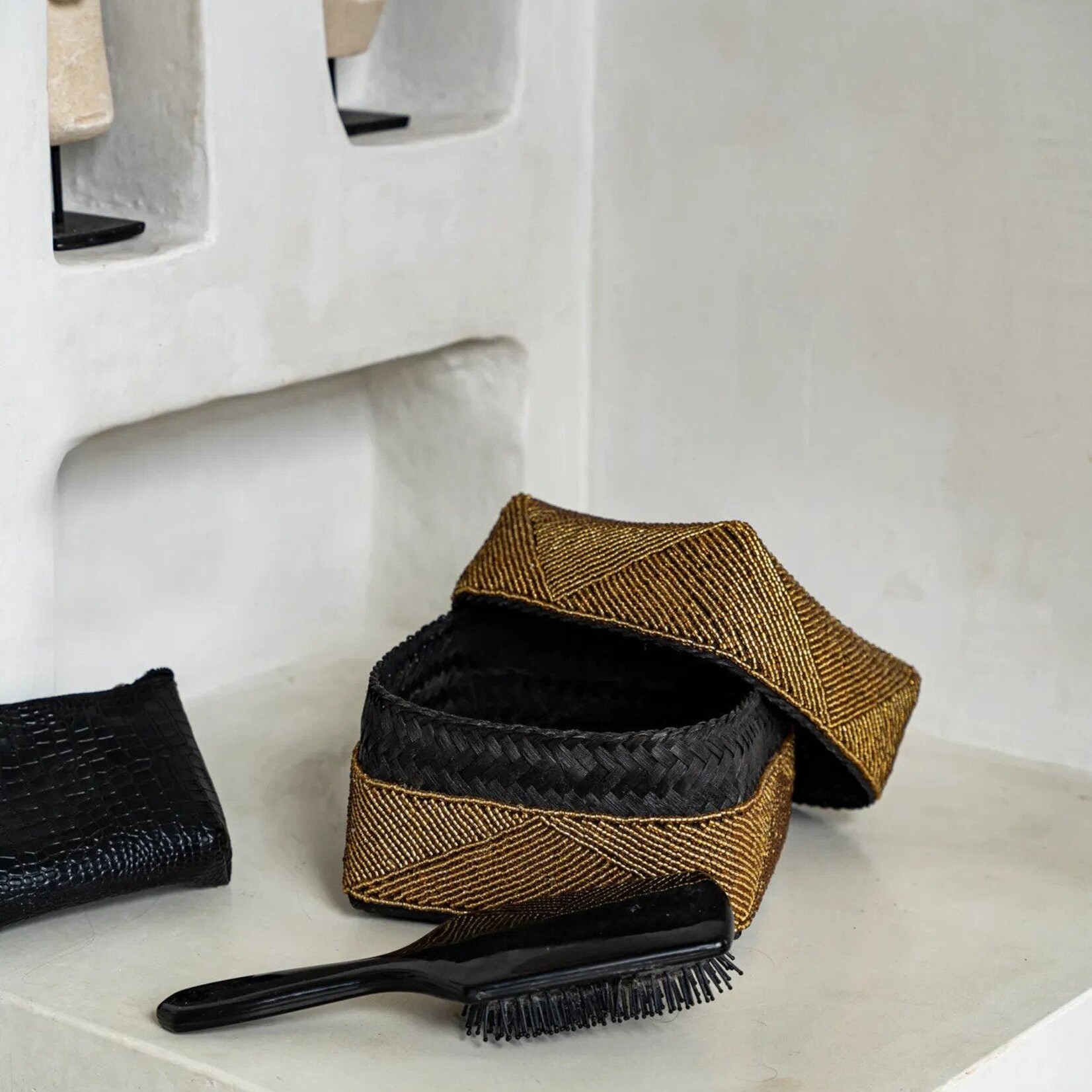 Bazar Bizar Antwerp The Beaded Basket - Gold - M