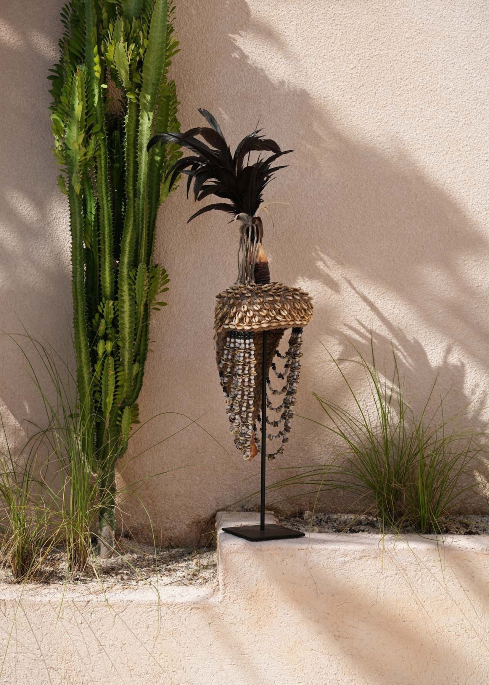Bazar Bizar Antwerp The Shell Hat on Stand - Natural Black