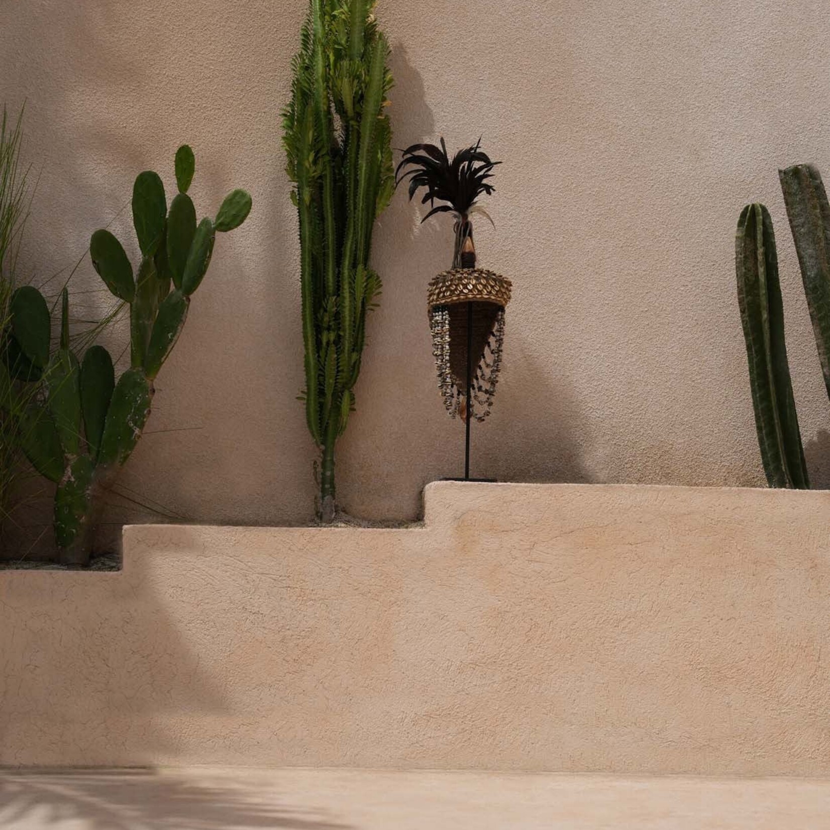 Bazar Bizar Antwerp The Shell Hat on Stand - Natural Black