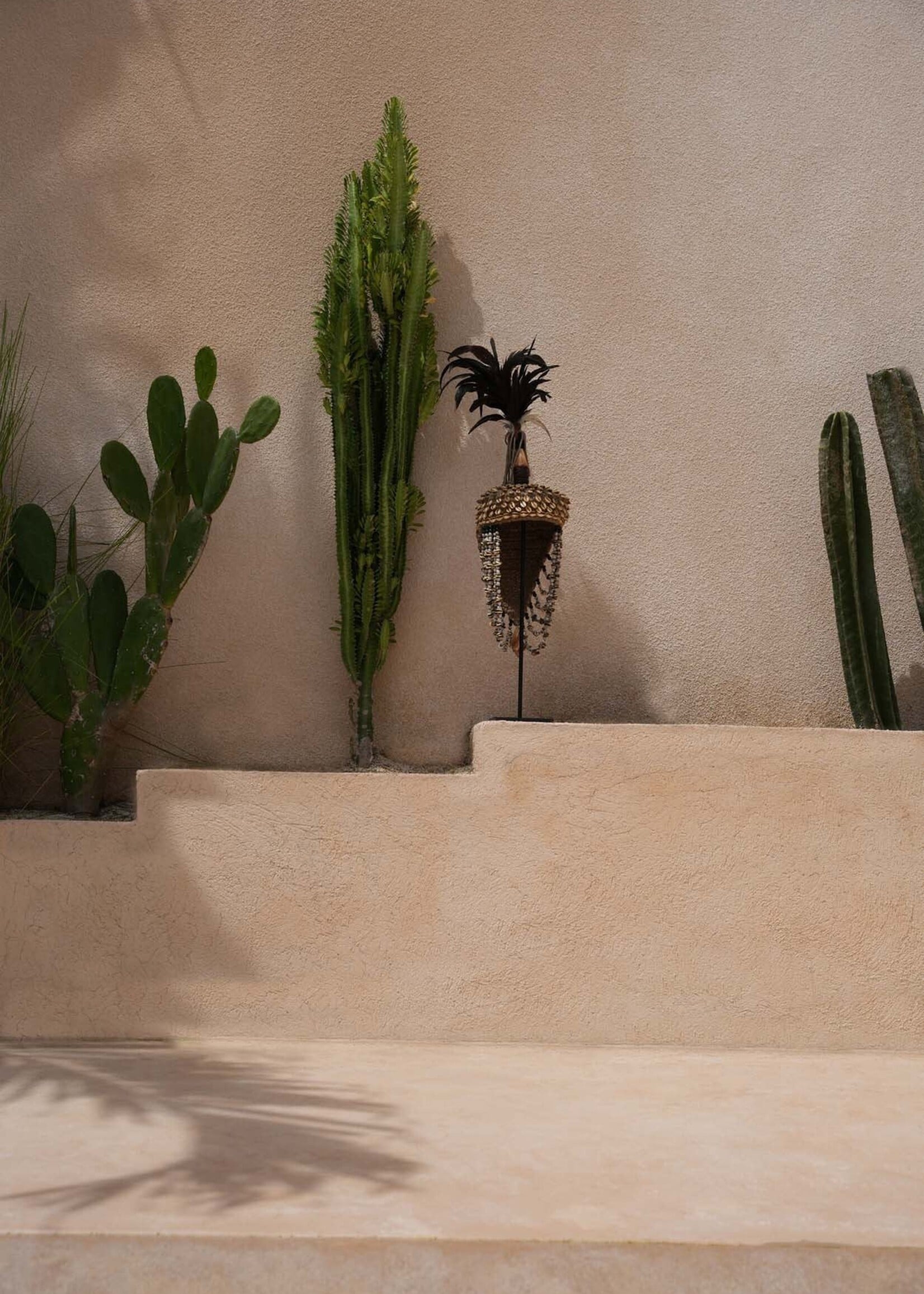 Bazar Bizar Antwerp The Shell Hat on Stand - Natural Black