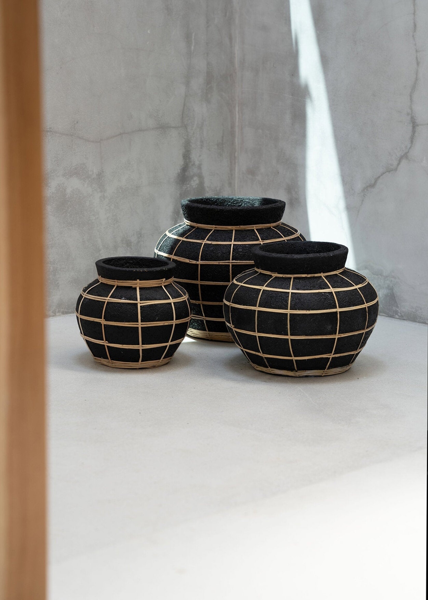 Bazar Bizar Antwerp The Belly Vase - Black Natural - M