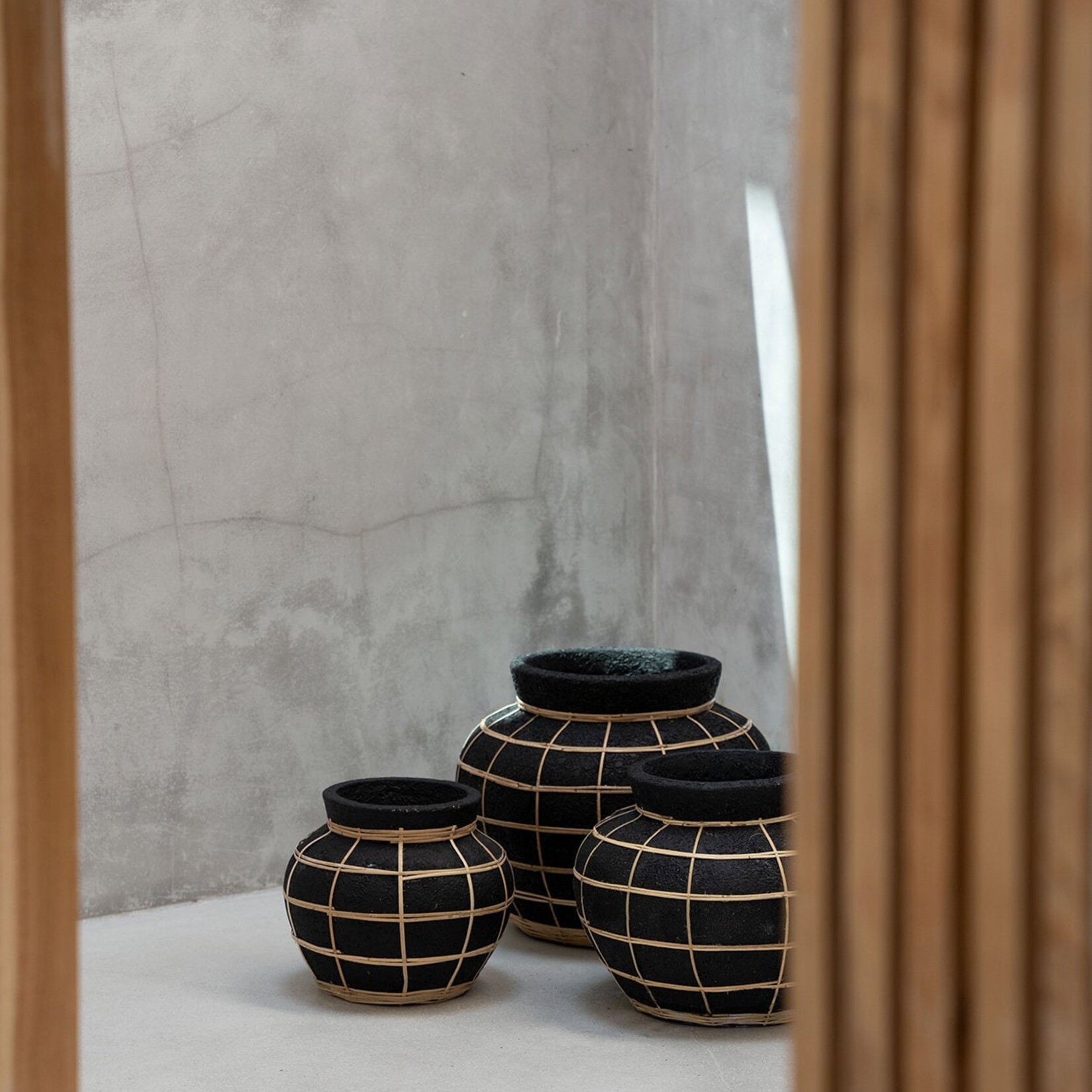 Bazar Bizar Antwerp The Belly Vase - Black Natural - M