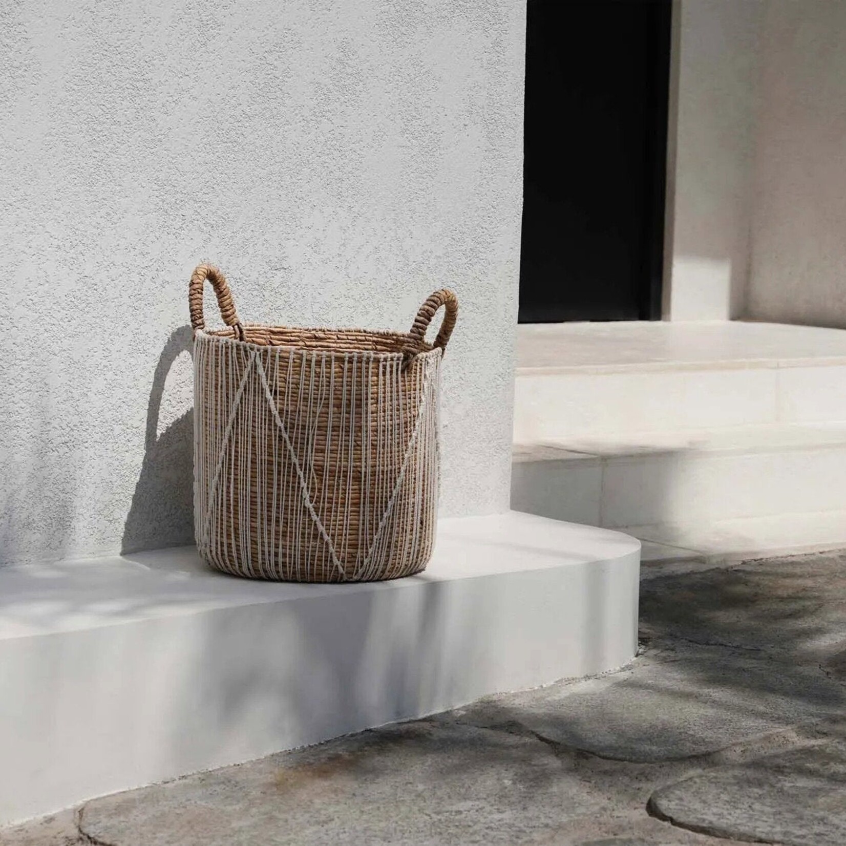 Bazar Bizar Antwerp The Straight Stitched Macrame Basket - M