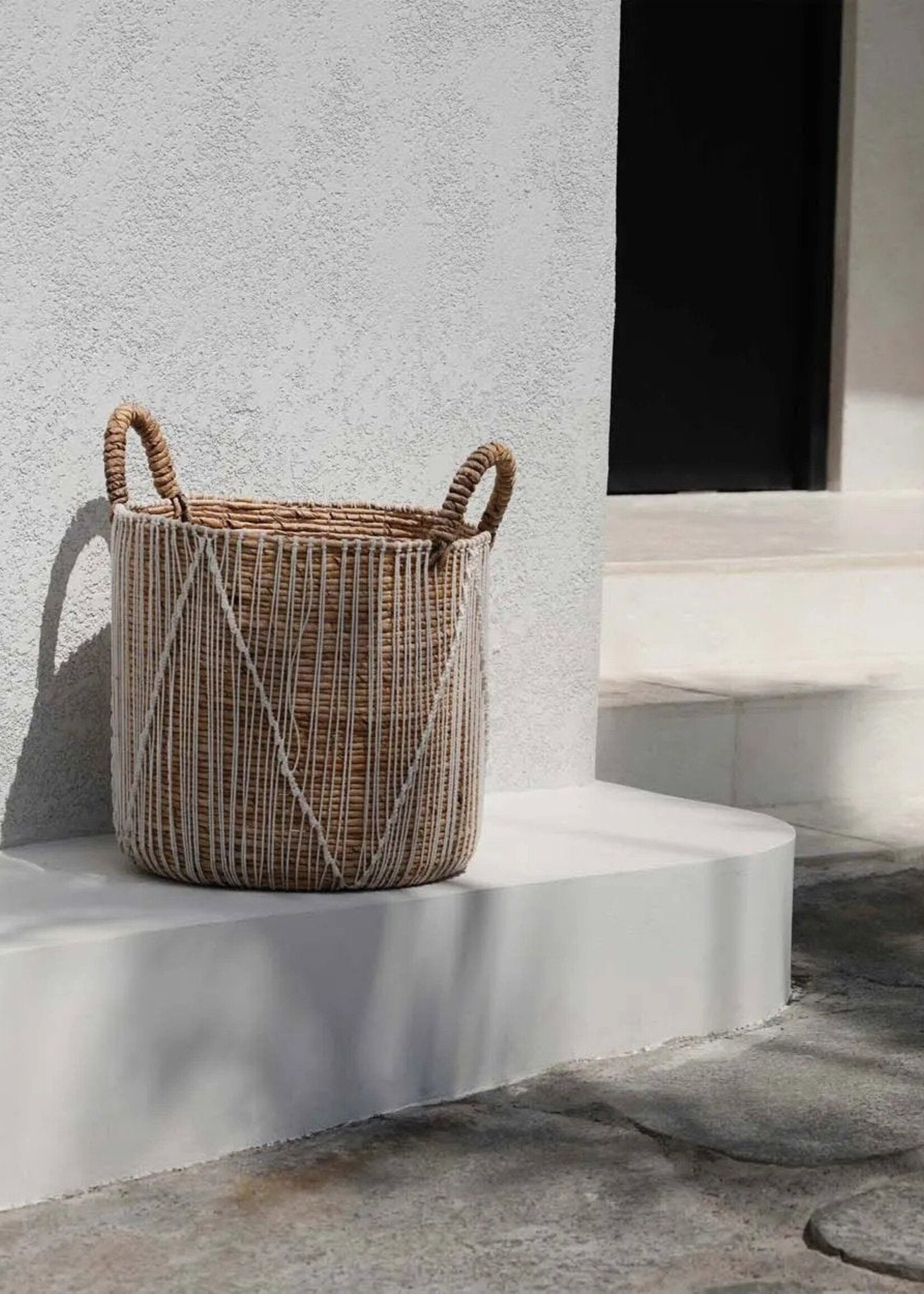 Bazar Bizar Antwerp The Straight Stitched Macrame Basket - M