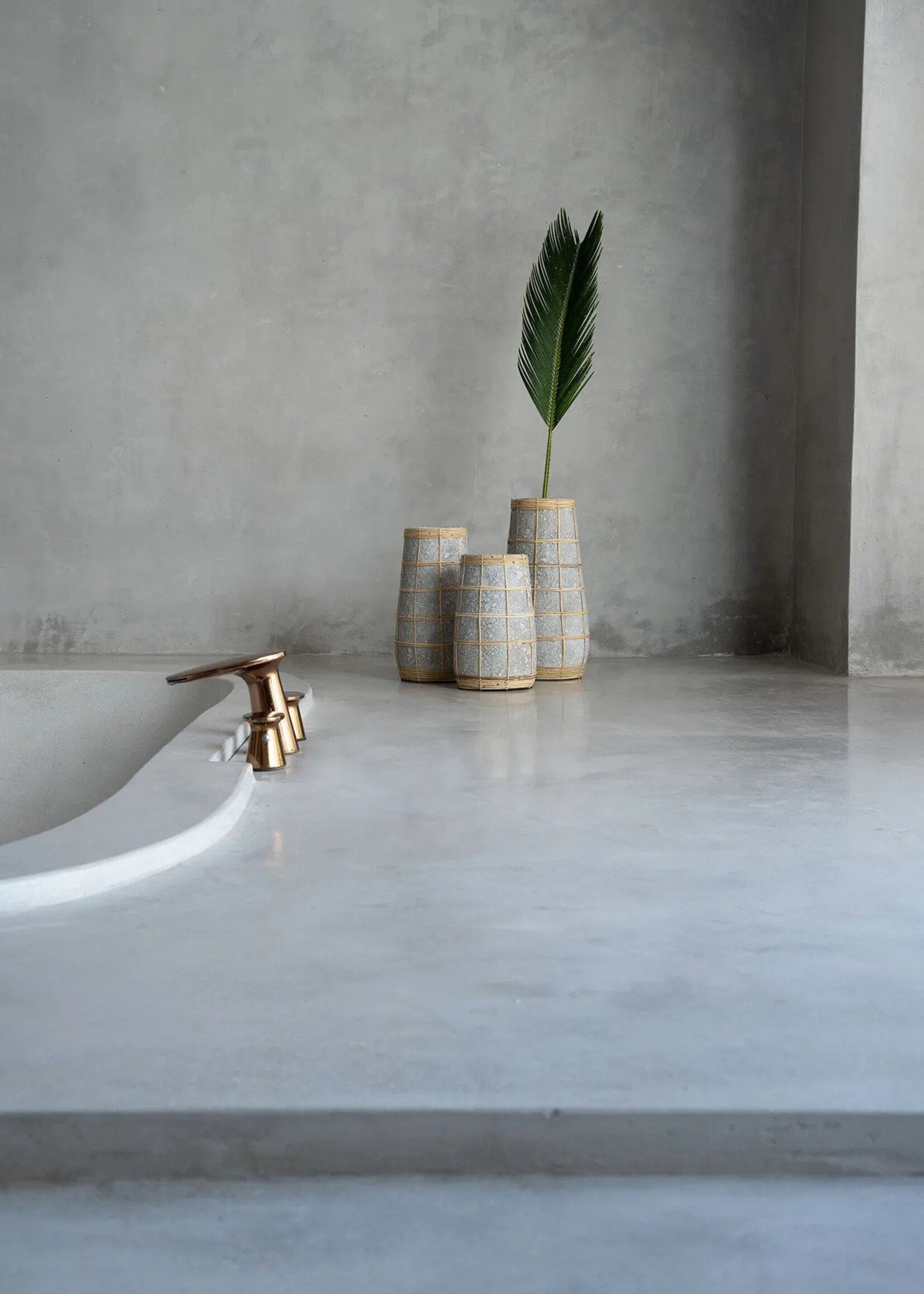 Bazar Bizar Antwerp The Cutie Vase - Concrete Natural - M