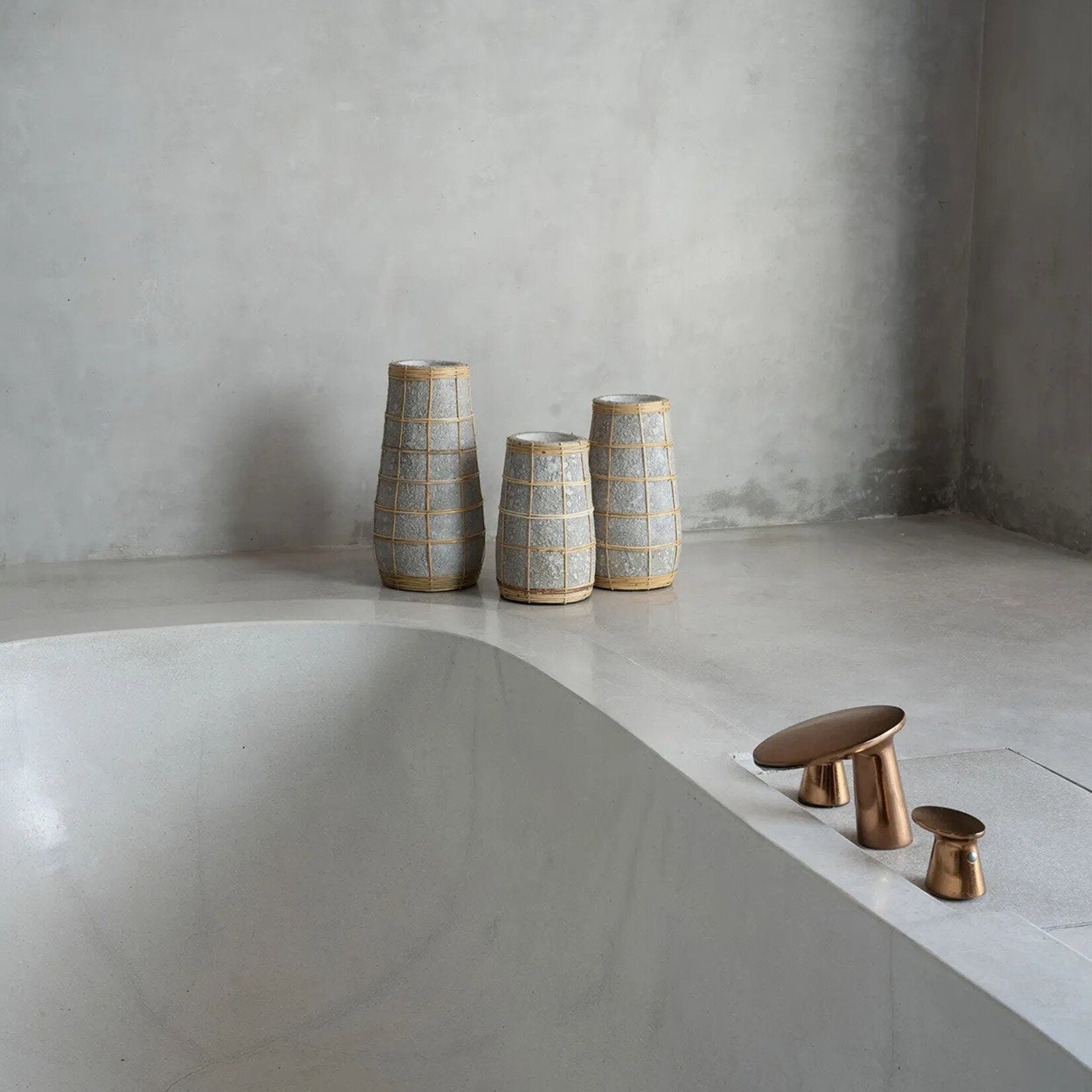 Bazar Bizar Antwerp The Cutie Vase - Concrete Natural - M
