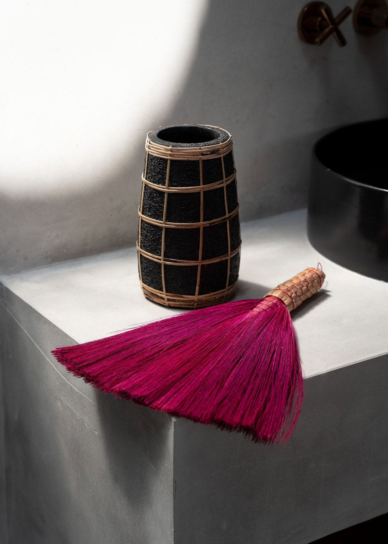 Bazar Bizar Antwerp The Cutie Vase - Black Natural - S