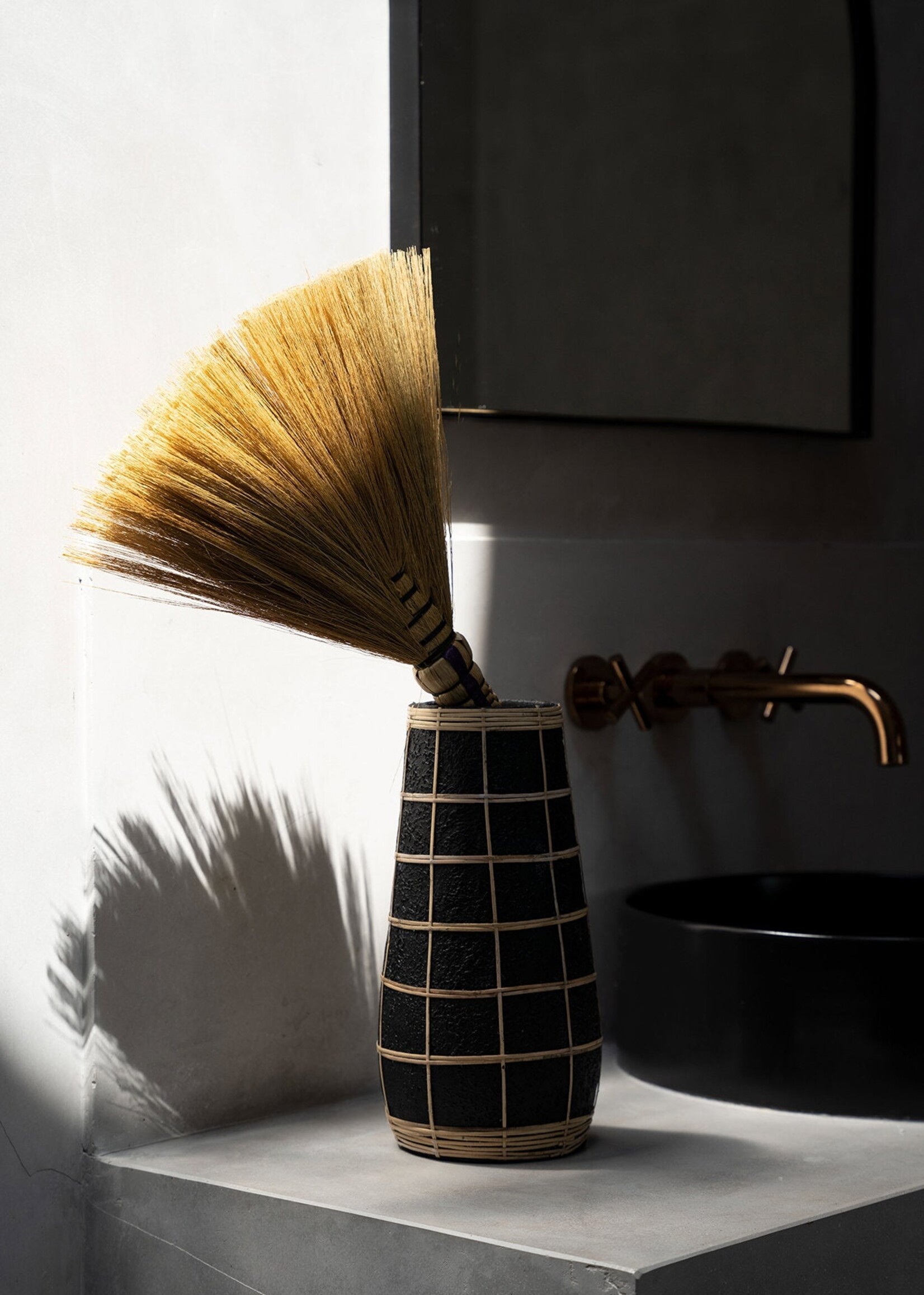 Bazar Bizar Antwerp The Cutie Vase - Black Natural - L
