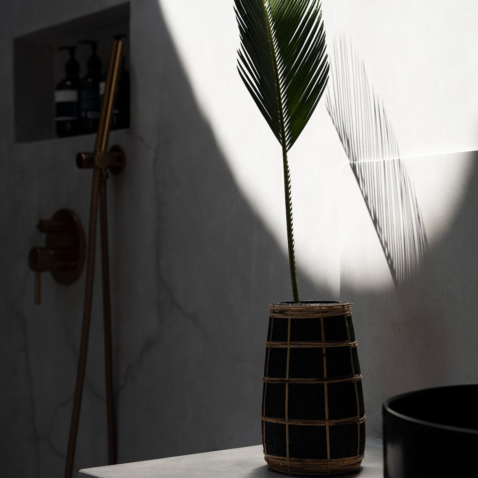 Bazar Bizar Antwerp The Cutie Vase - Black Natural - S