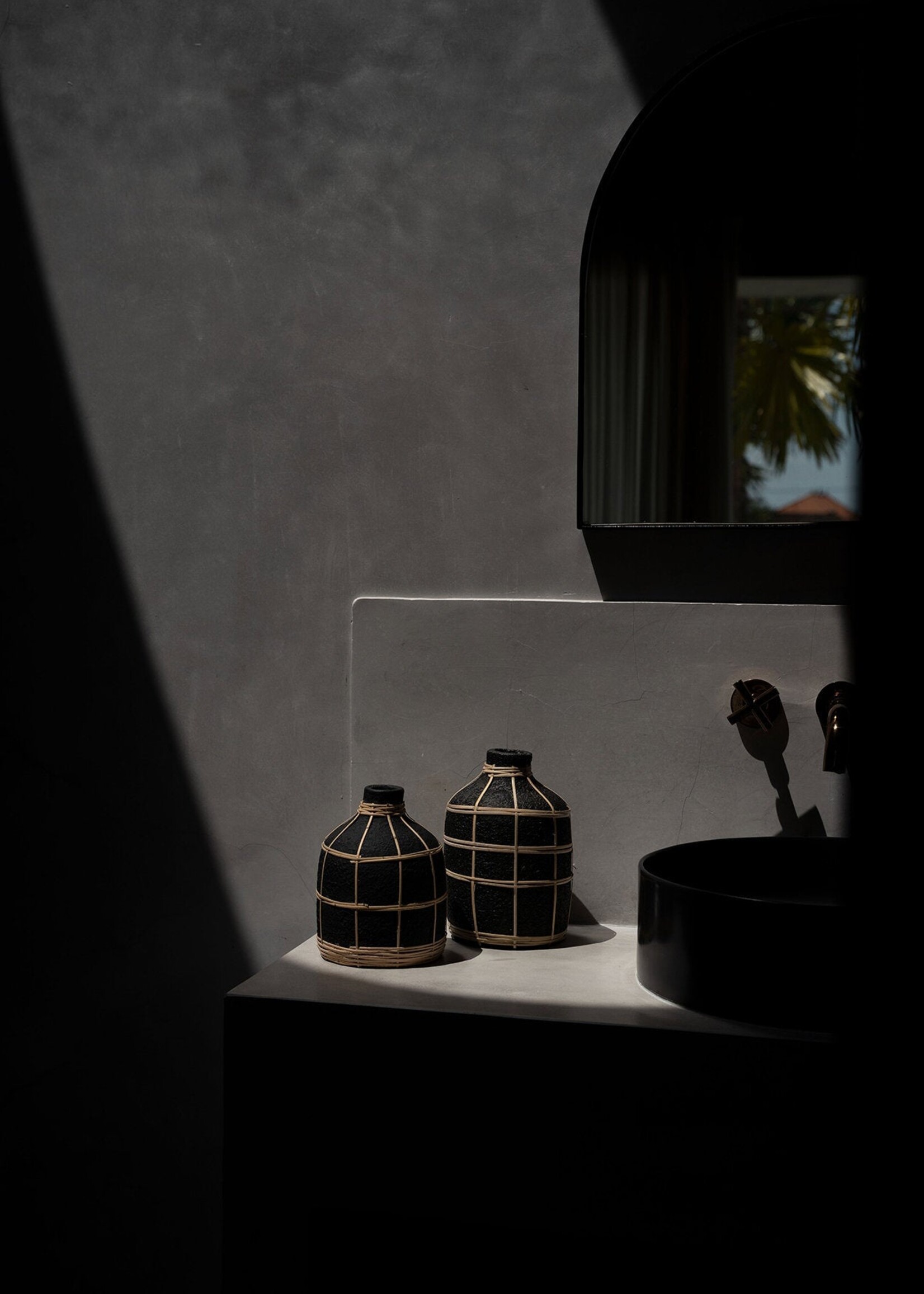 Bazar Bizar Antwerp The Whoopy Vase - Black Natural - S
