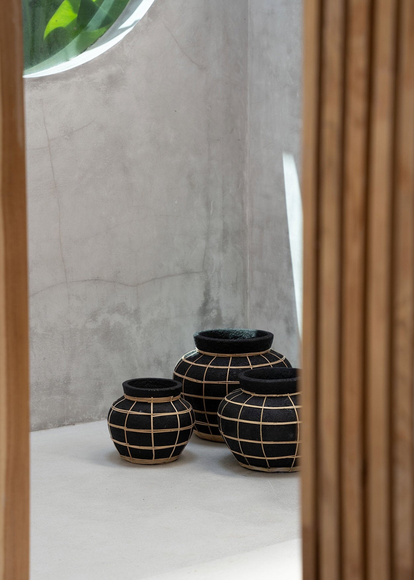 Bazar Bizar Antwerp The Belly Vase - Black Natural - S