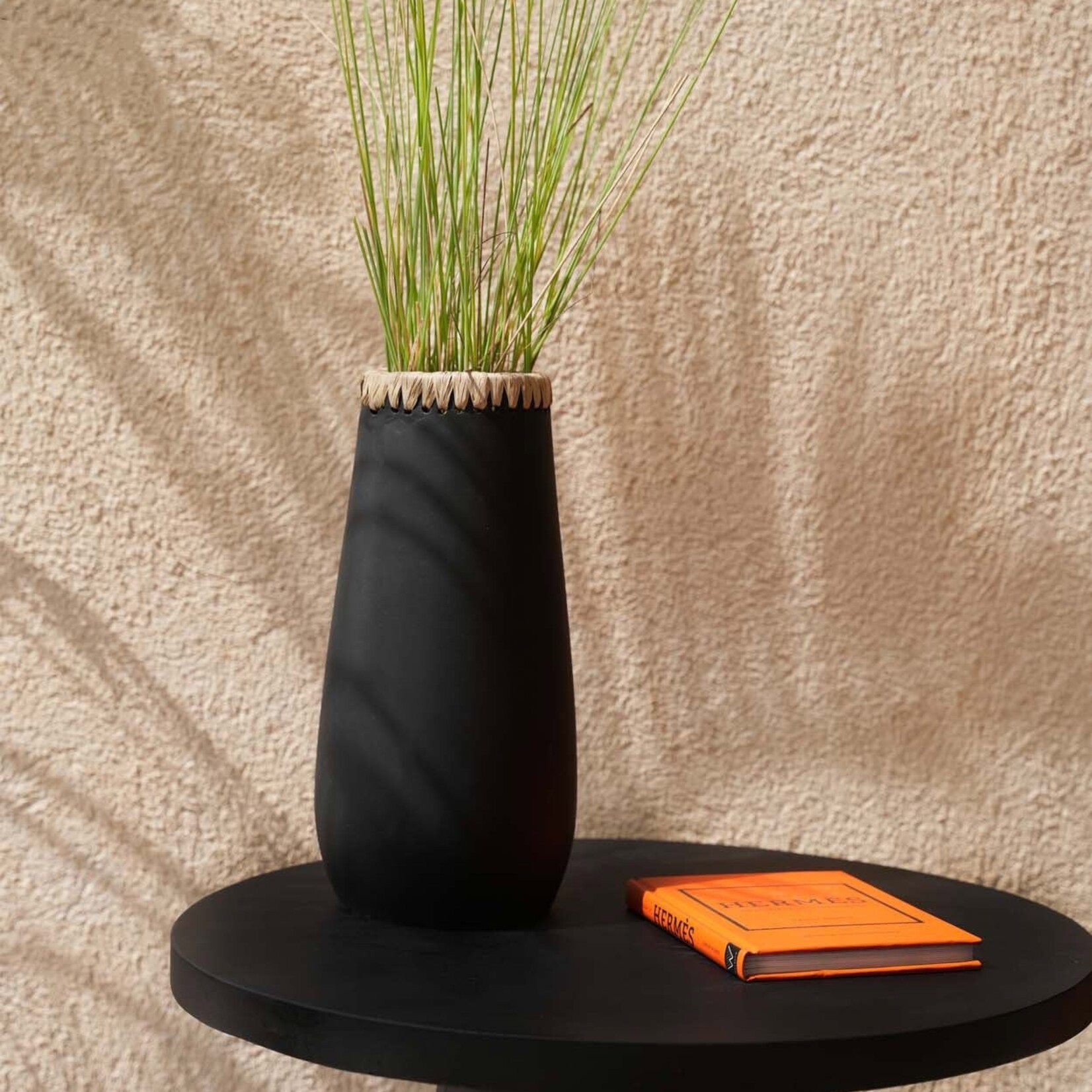 Bazar Bizar Antwerp The Sneaky Vase - Black Natural - L