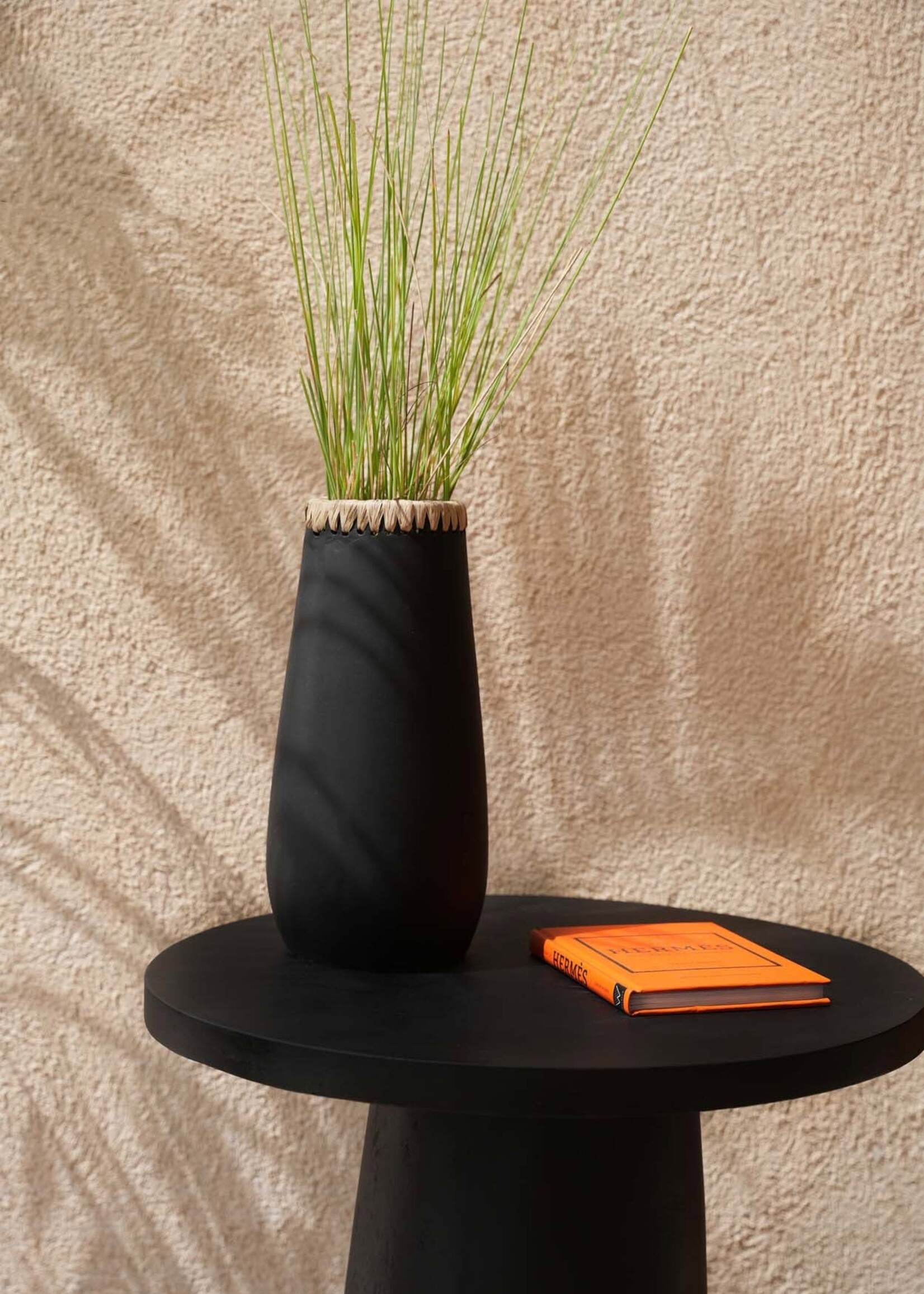 Bazar Bizar Antwerp The Sneaky Vase - Black Natural - L