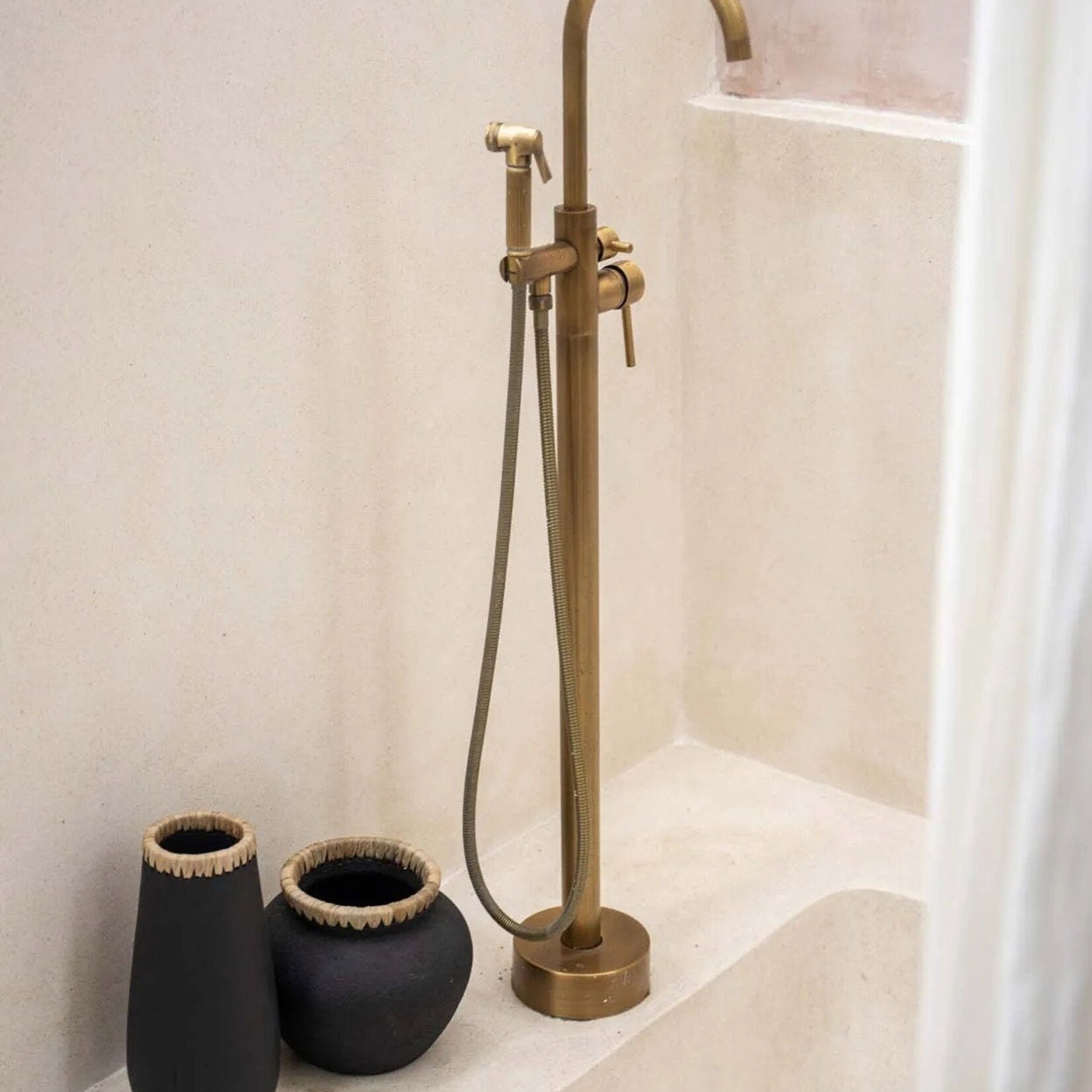 Bazar Bizar Antwerp The Sneaky Vase - Black Natural - L