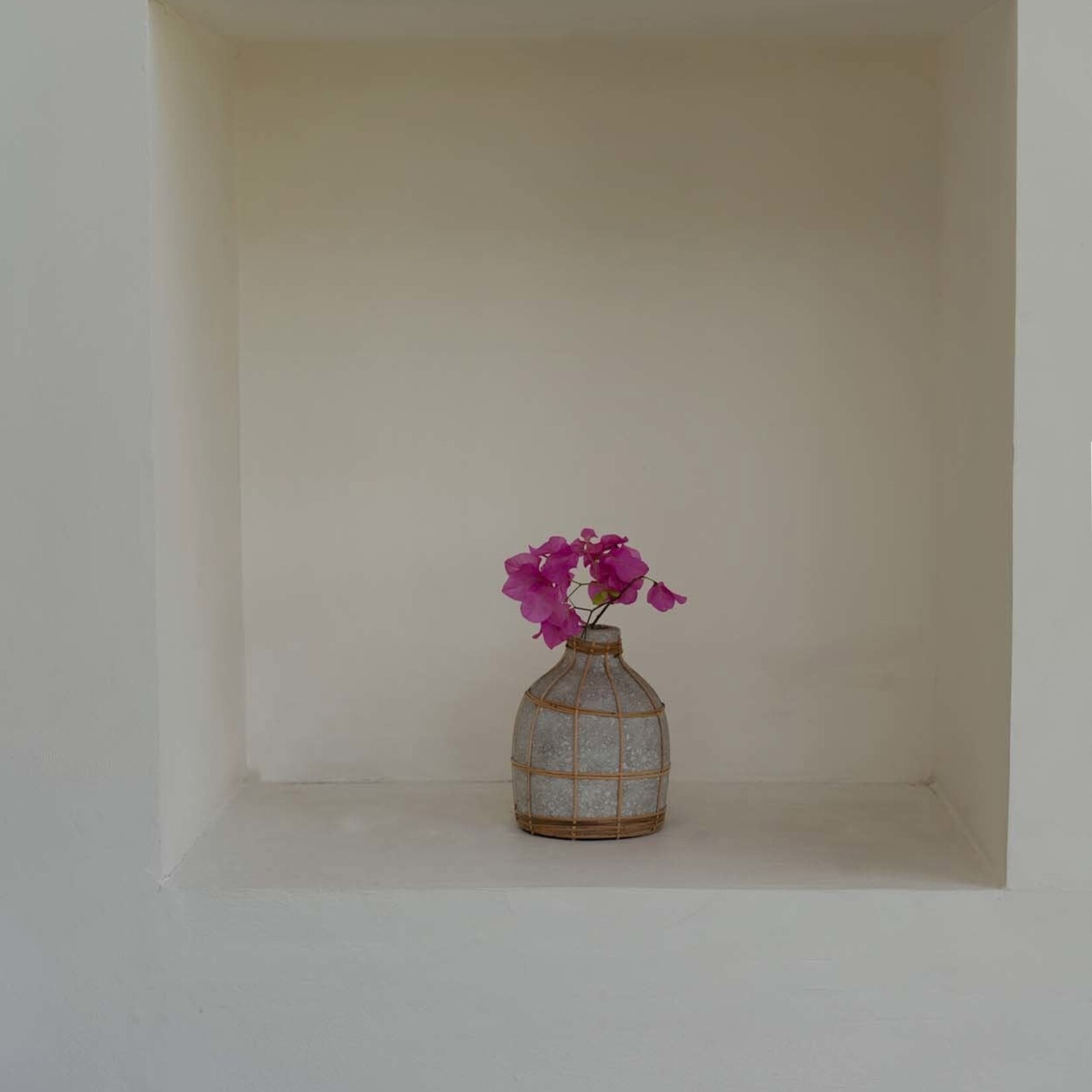 Bazar Bizar Antwerp The Whoopy Vase - Concrete Natural - S