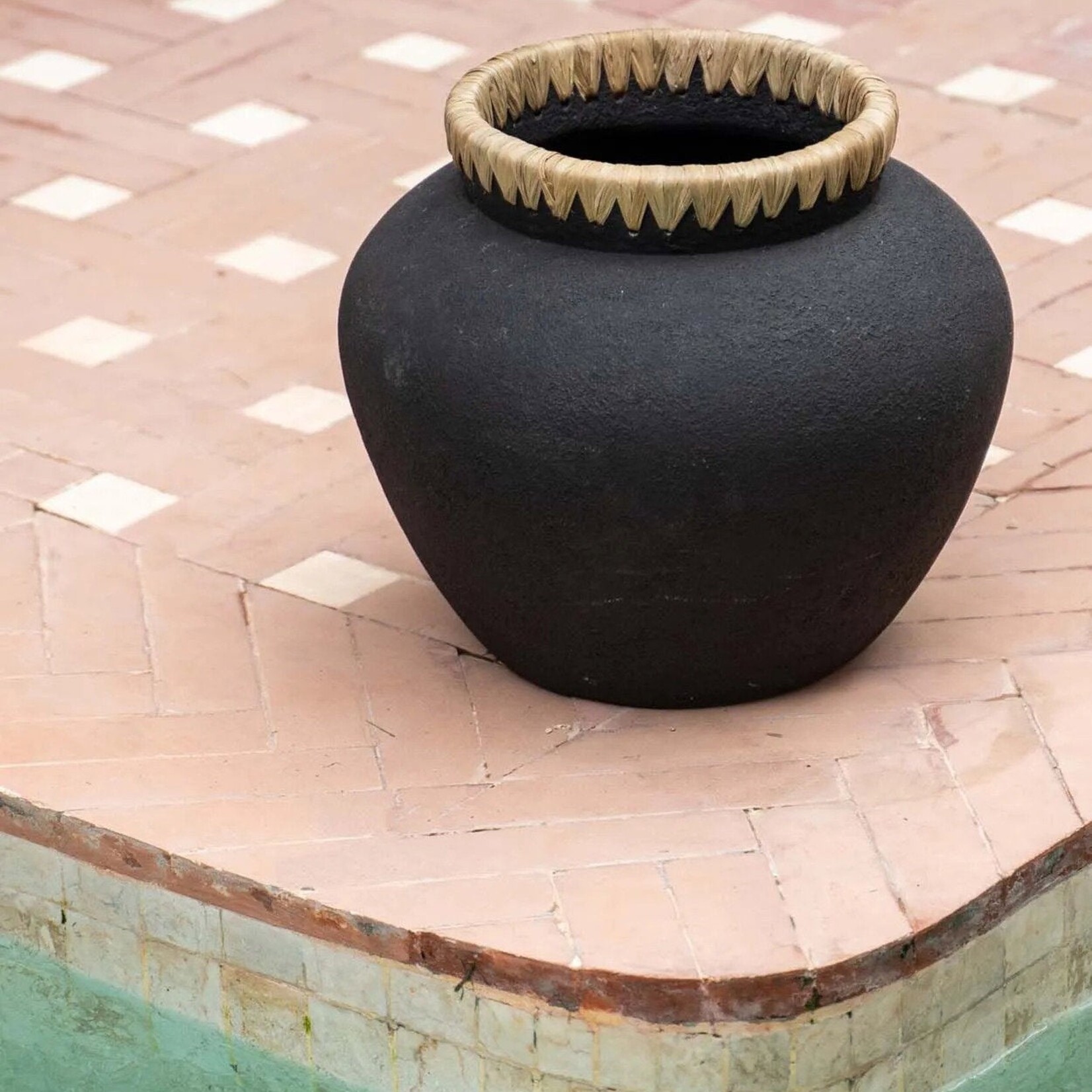Bazar Bizar Antwerp The Styly Vase - Black Natural - L